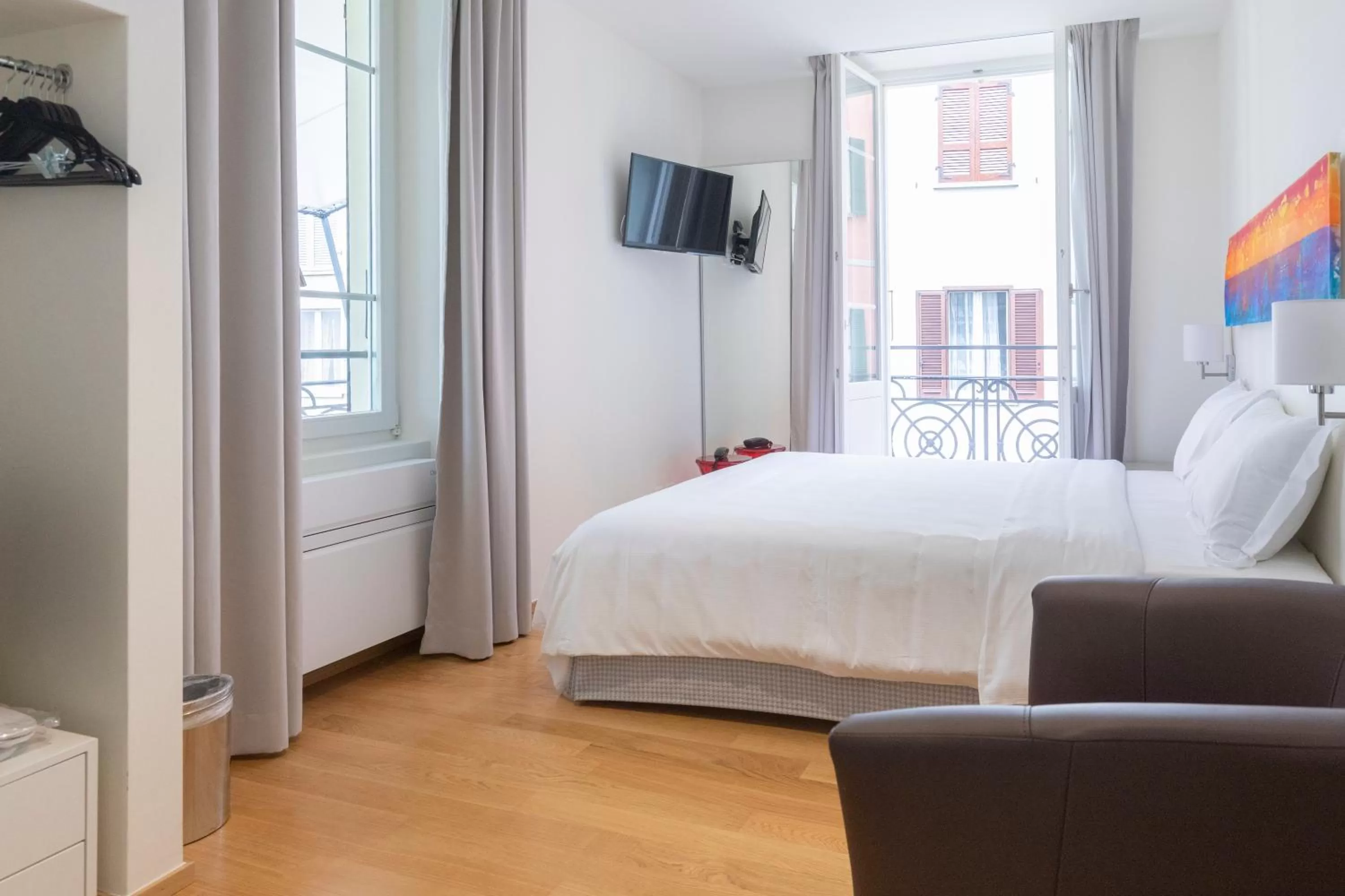 Photo of the whole room, Bed in Lac Hotel