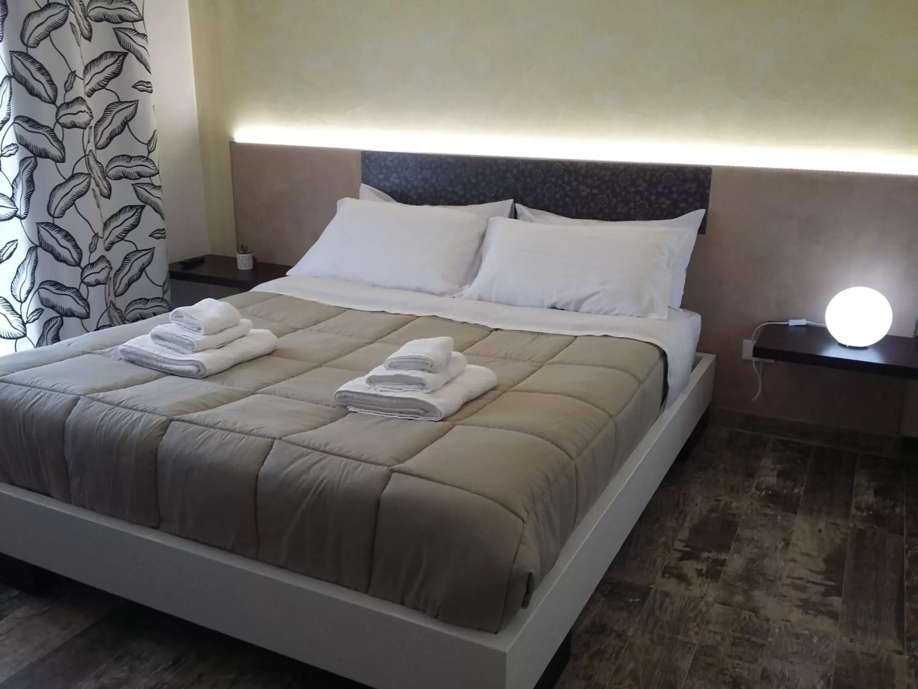 Photo of the whole room, Bed in La Suite Negli Orti