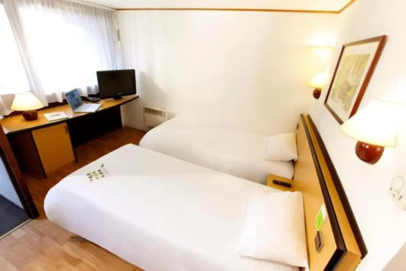 Bedroom, Bed in Campanile Moulins Avermes