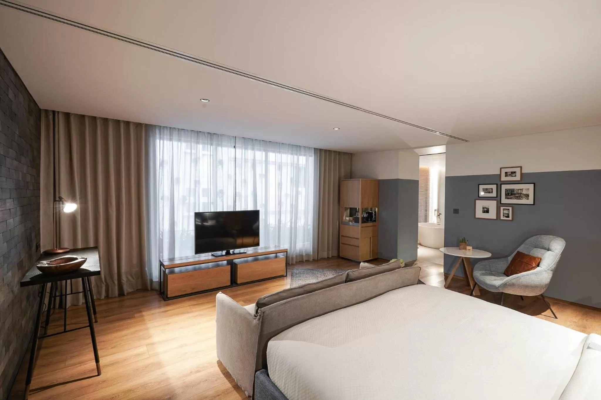 Communal lounge/ TV room, Bed in Ad Lib Hotel Bangkok