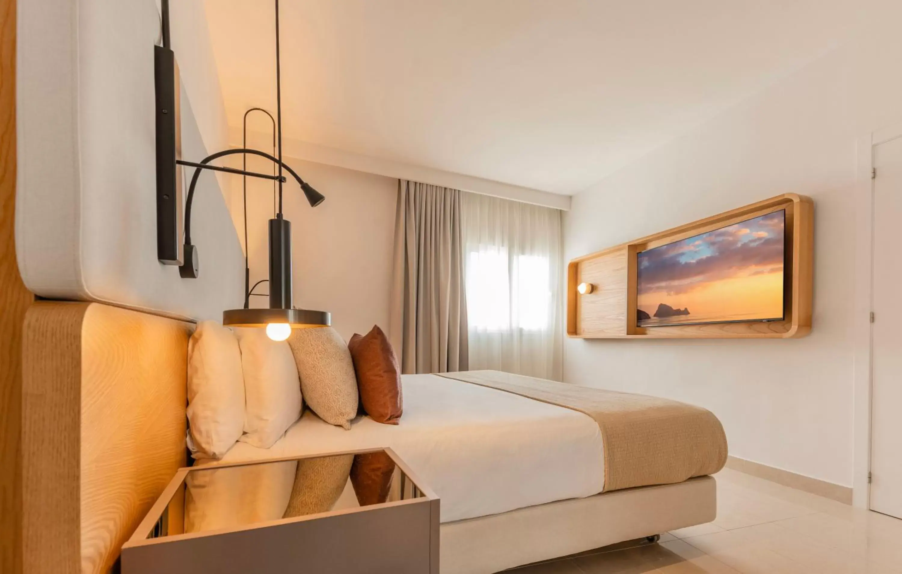 Bedroom, Bed in Grand Palladium Palace Ibiza Resort & Spa- All Inclusive