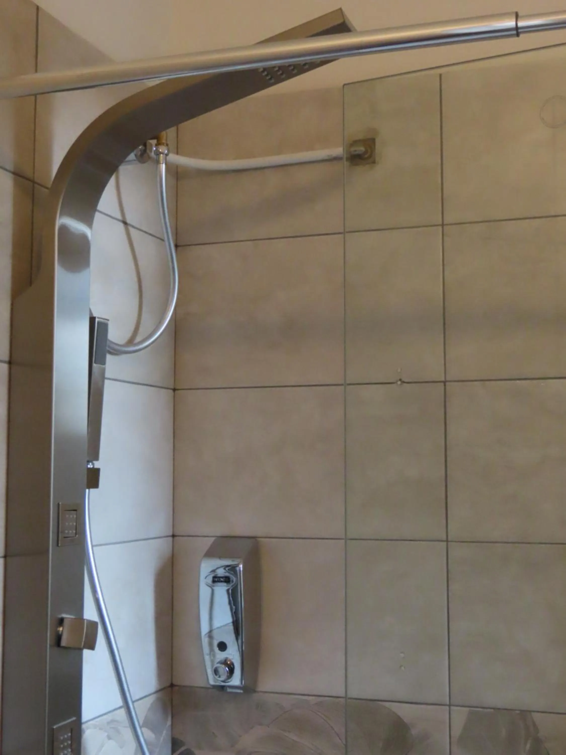 Shower in In the Center Guesthouse