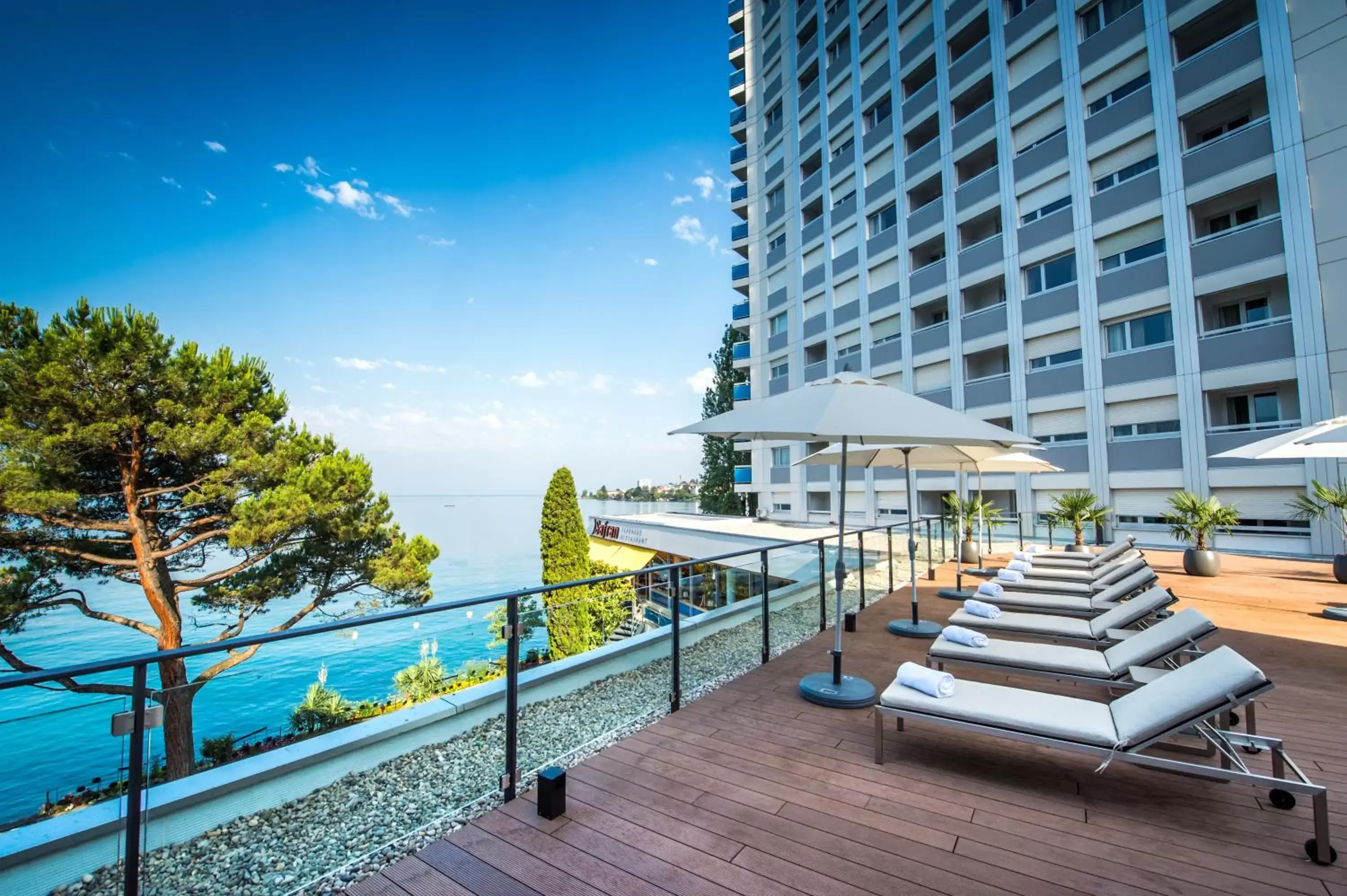 Area and facilities, Swimming Pool in Eurotel Montreux