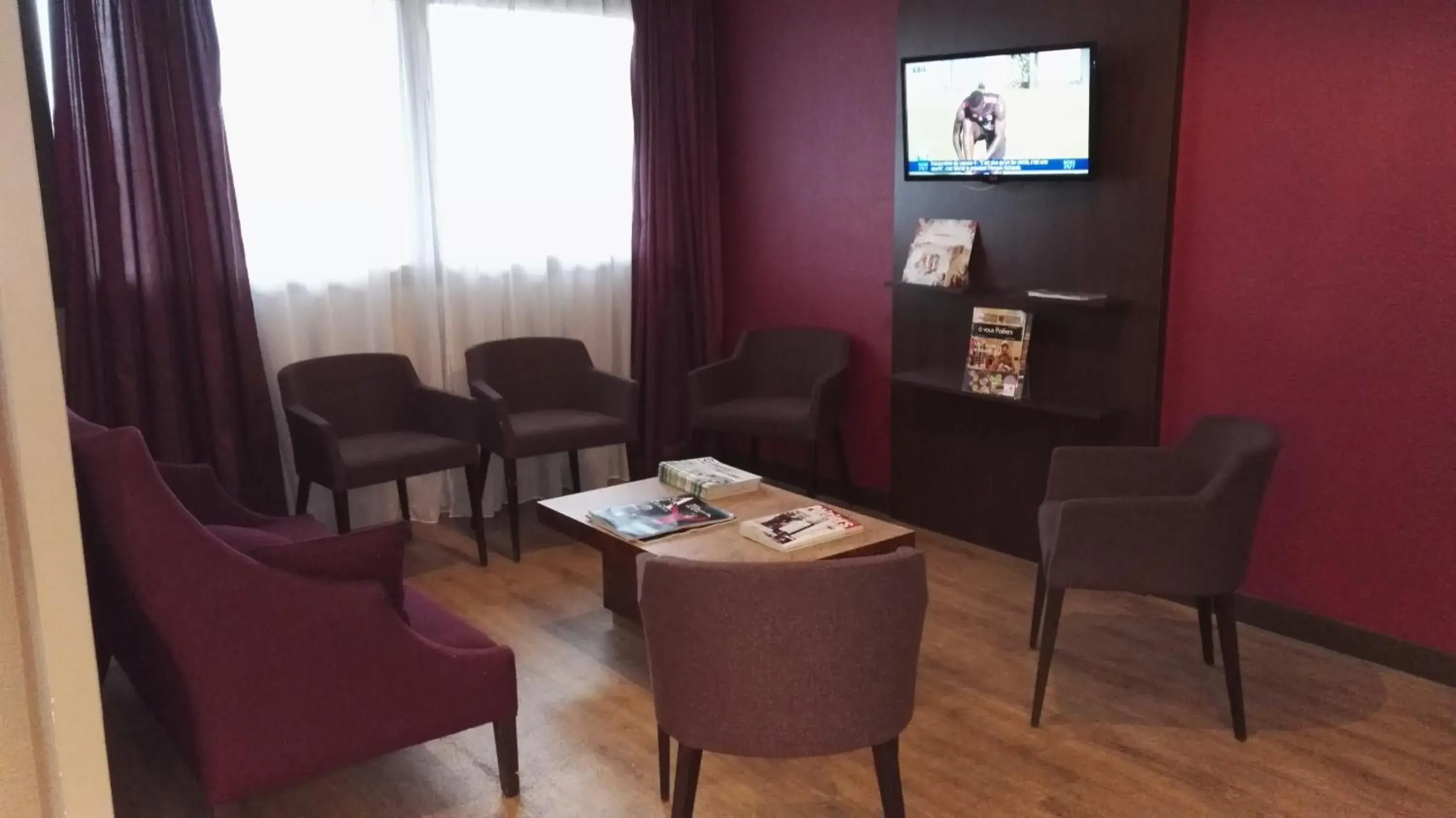 Communal lounge/ TV room, Seating Area in Hotel Inn Design Poitiers Sud