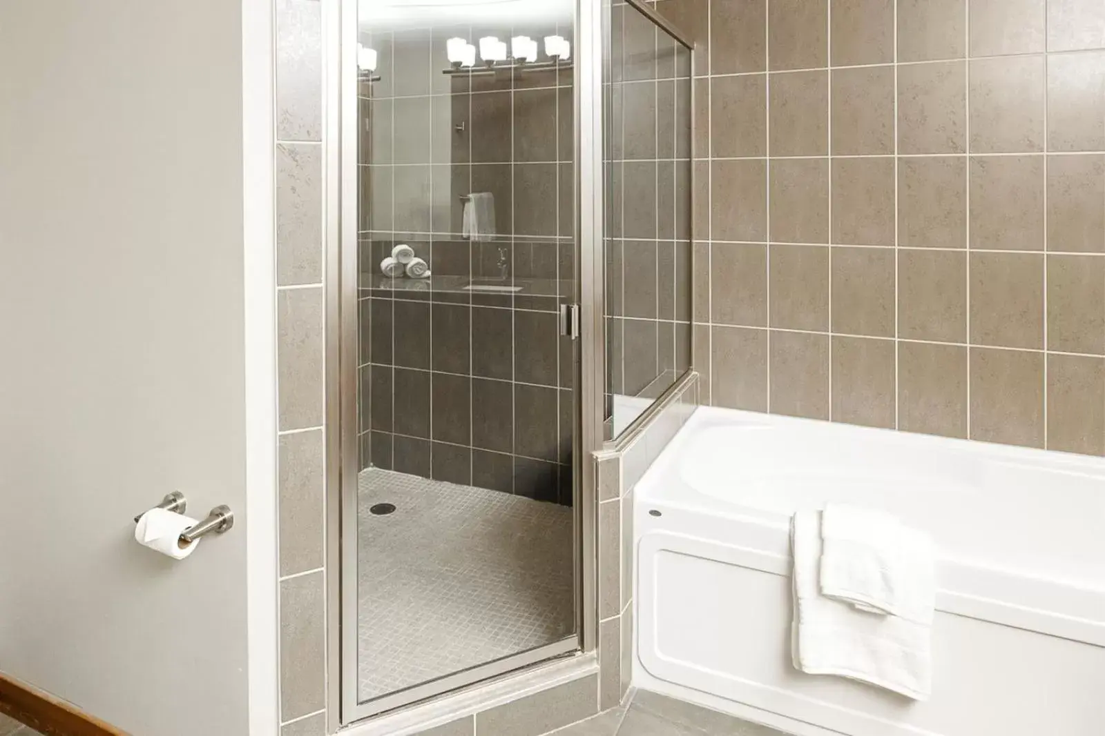 Shower, Bathroom in Stoneridge Mountain Resort