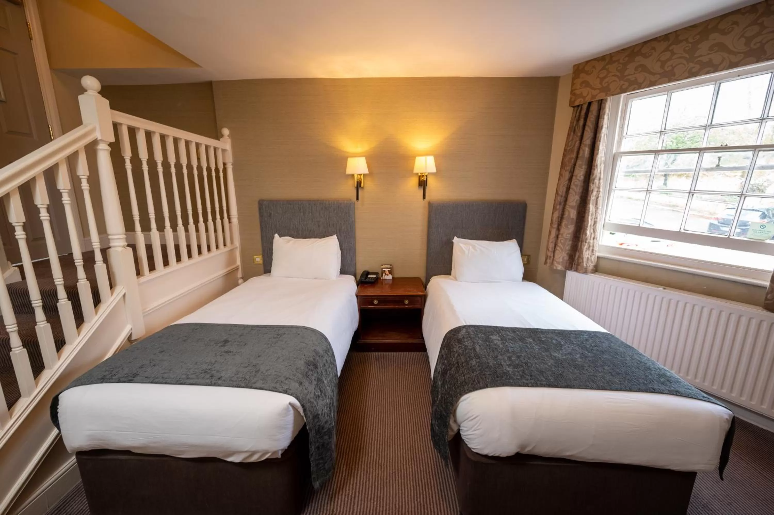 Photo of the whole room, Bed in Castle and Ball by Greene King Inns