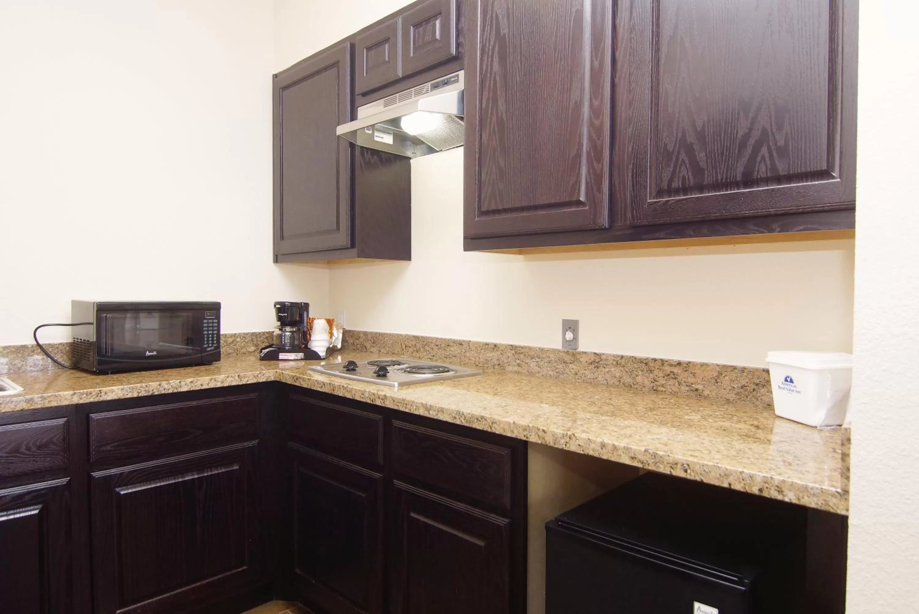 Coffee/tea facilities in Americas Best Value Inn Cuero