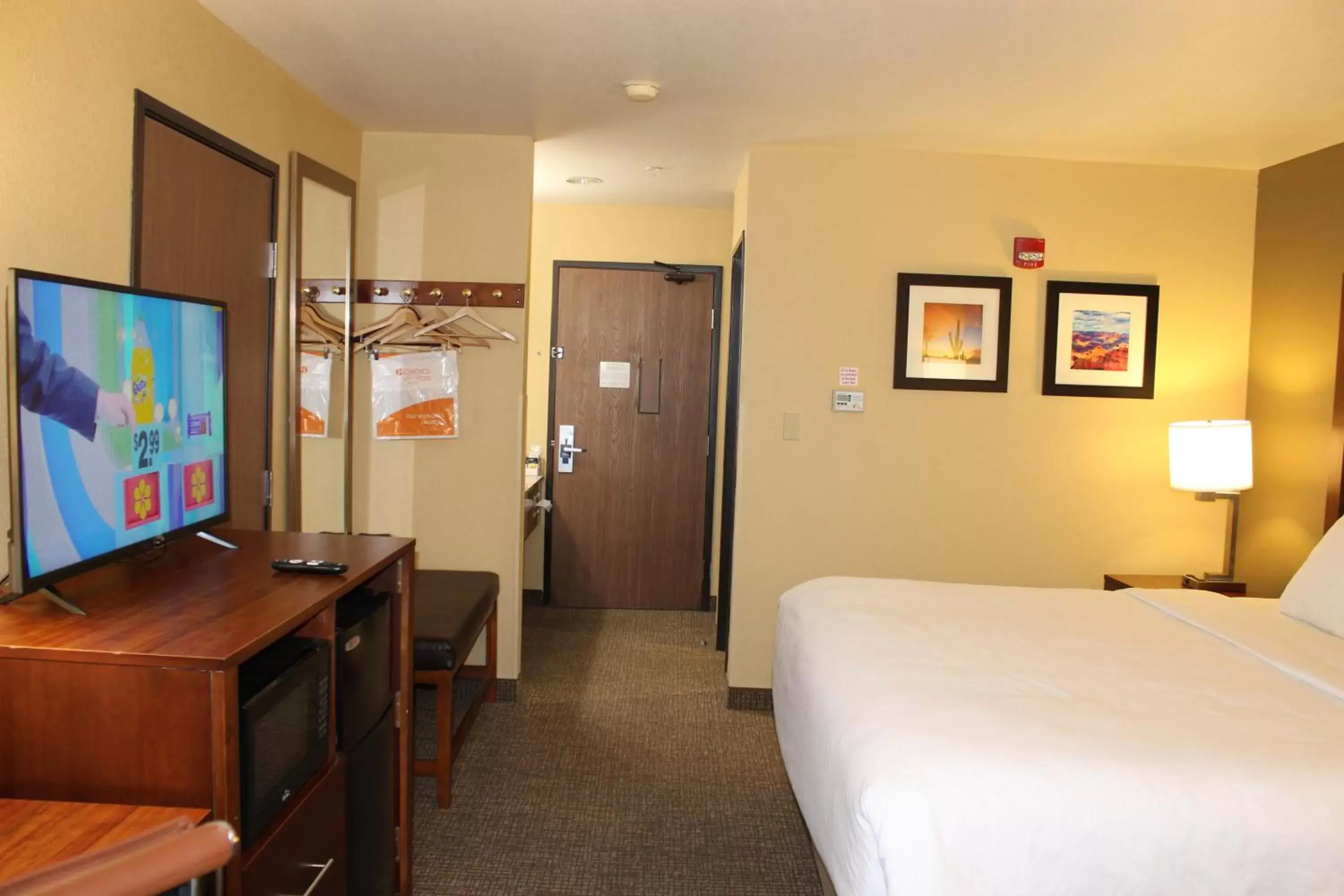 TV and multimedia, Bed in Comfort Inn Green Valley I-19