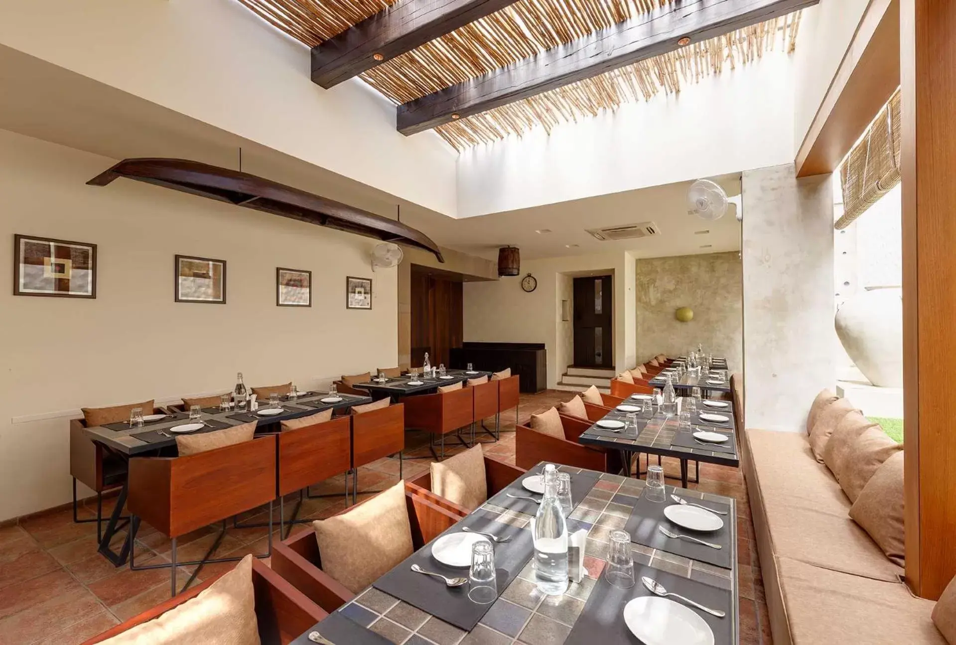 Restaurant/places to eat in Hotel Maratha Regency Restaurant/places to eat in Hotel Maratha Regency