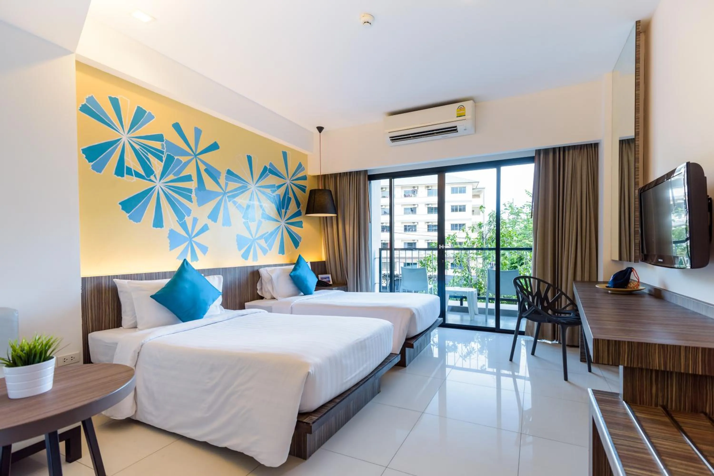 Bedroom, Bed in Hotel J Residence Pattaya