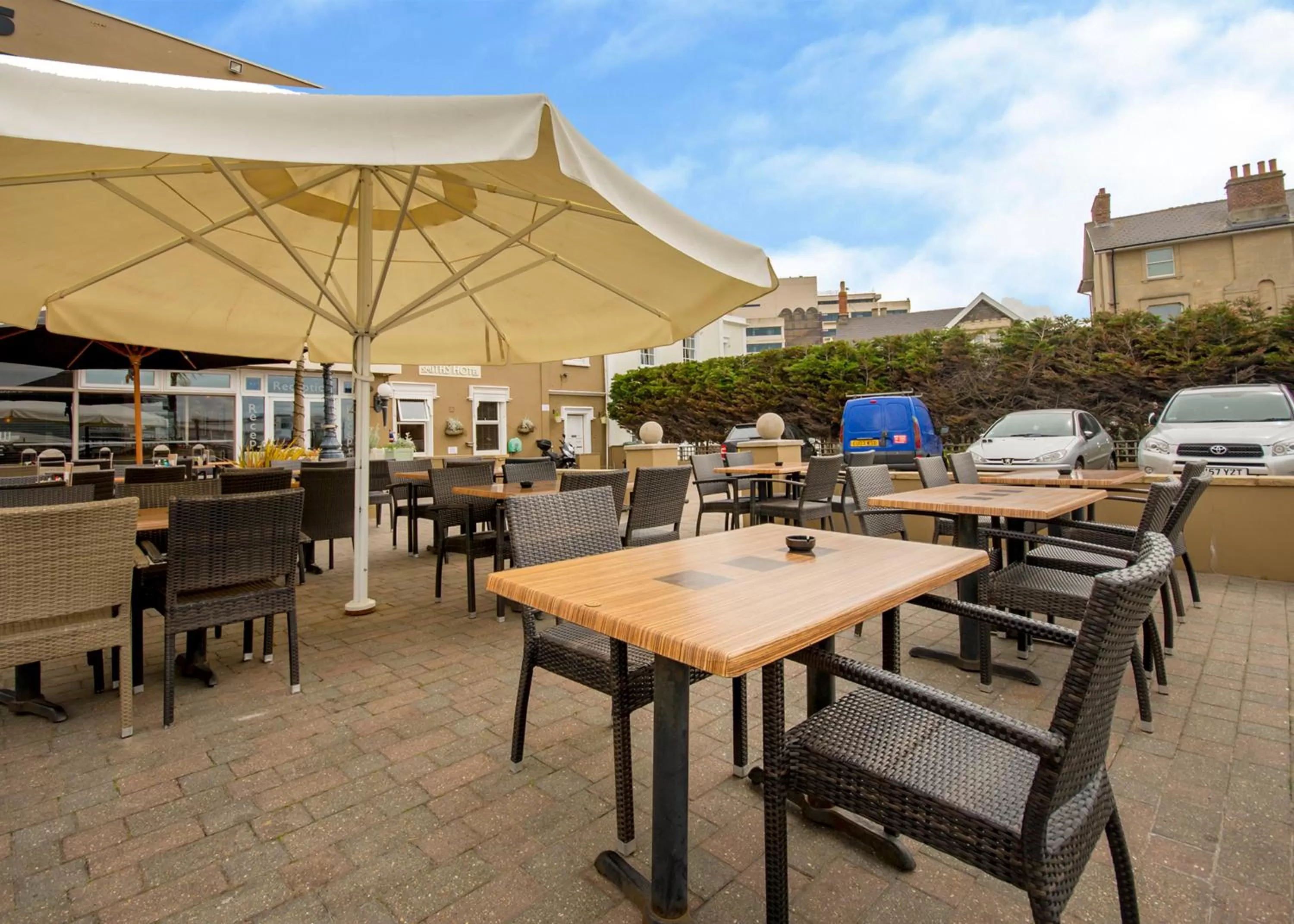 Balcony/Terrace, Restaurant/Places to Eat in Smiths Hotel