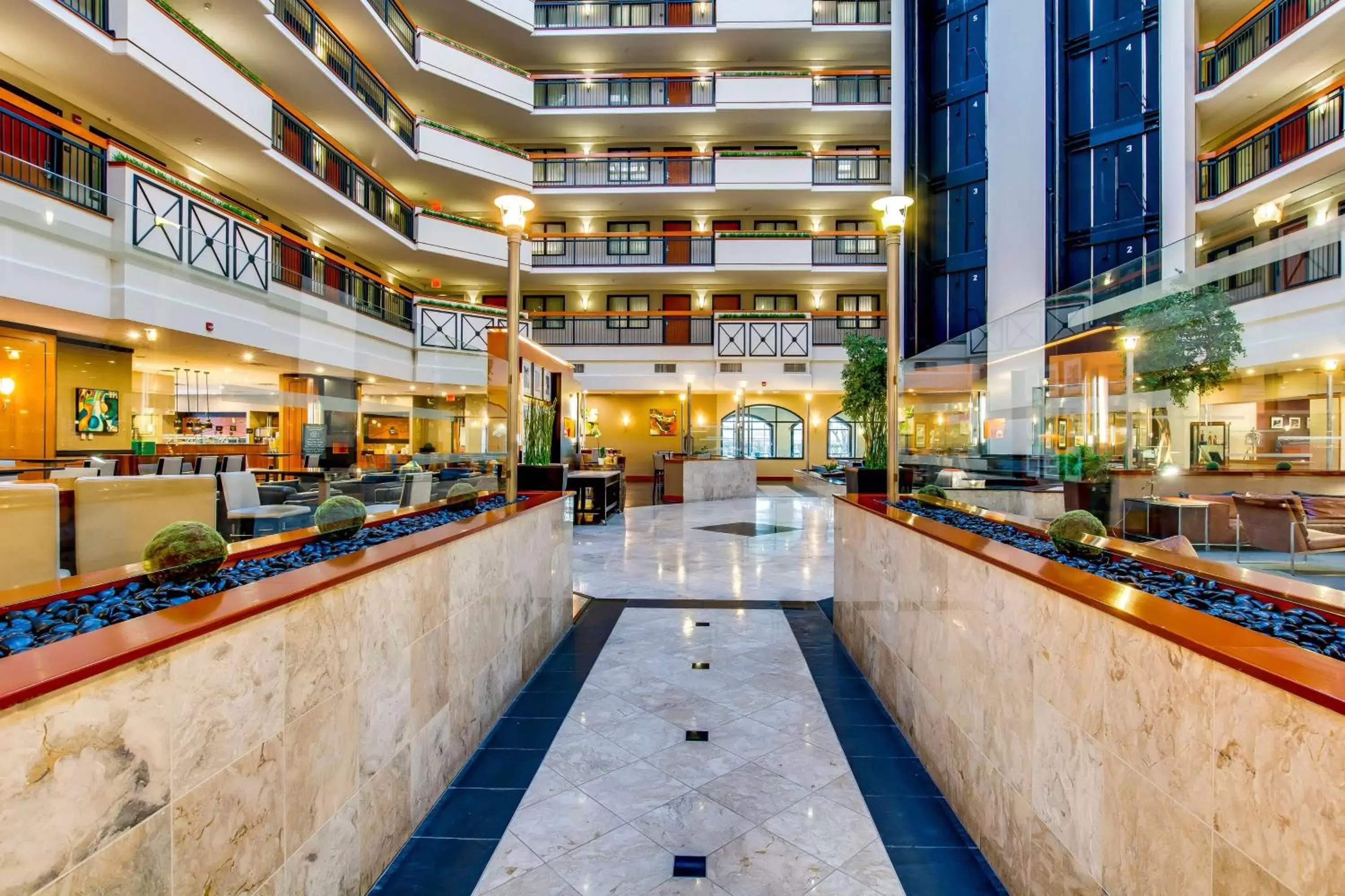 Lobby or reception in Embassy Suites by Hilton Louisville East