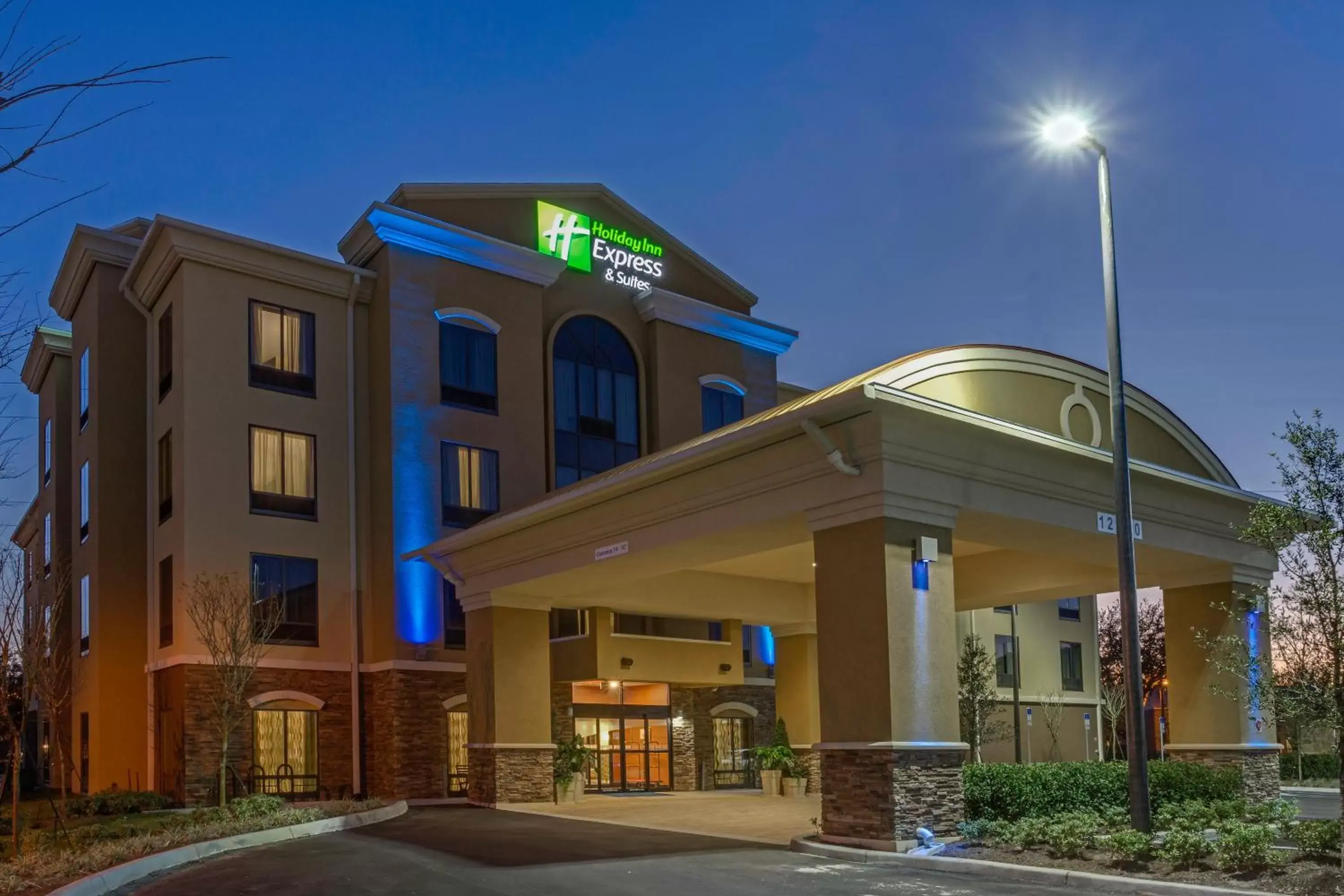 Property Building in Holiday Inn Express Hotel & Suites Orlando East-UCF Area, an IHG Hotel