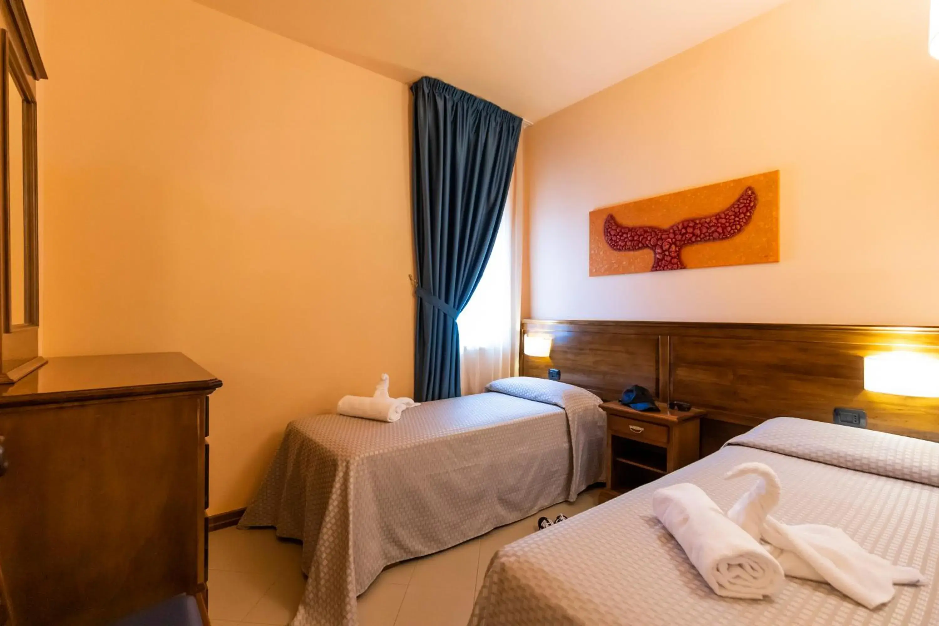 Bedroom, Bed in Hotel Tropis