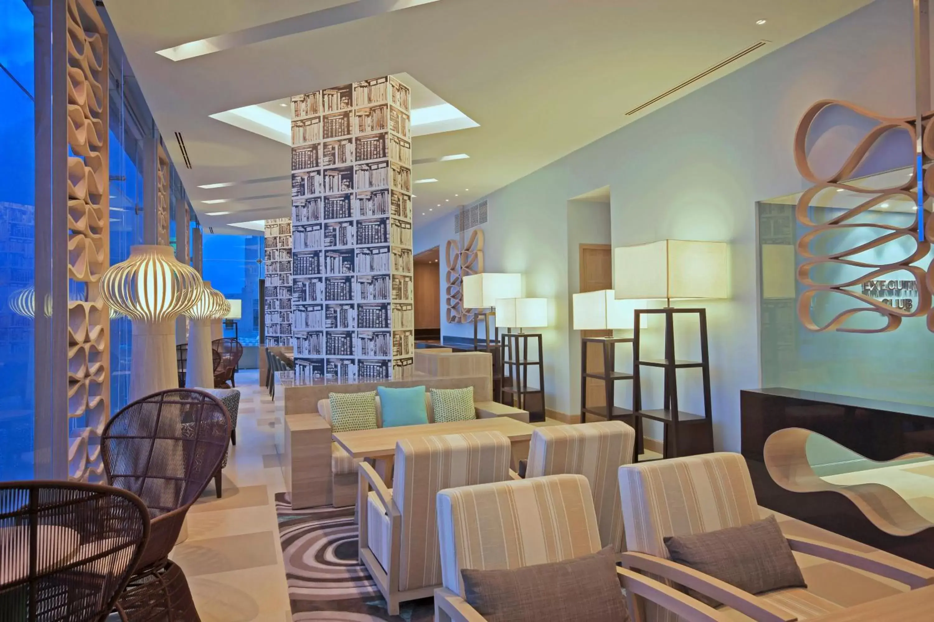 Lounge or bar, Restaurant/Places to Eat in Holiday Inn Pattaya, an IHG Hotel