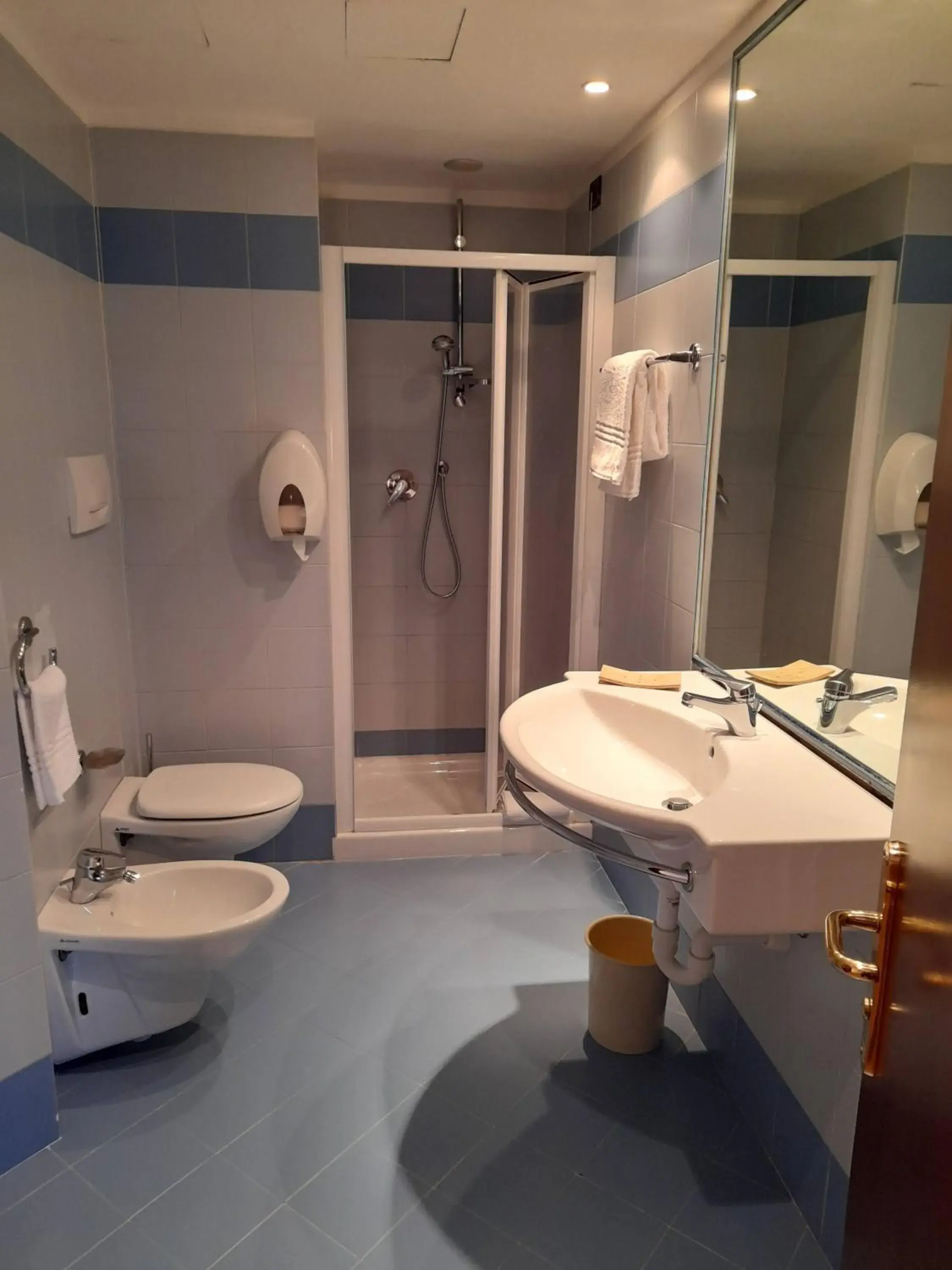 Bathroom in Hotel Donizetti