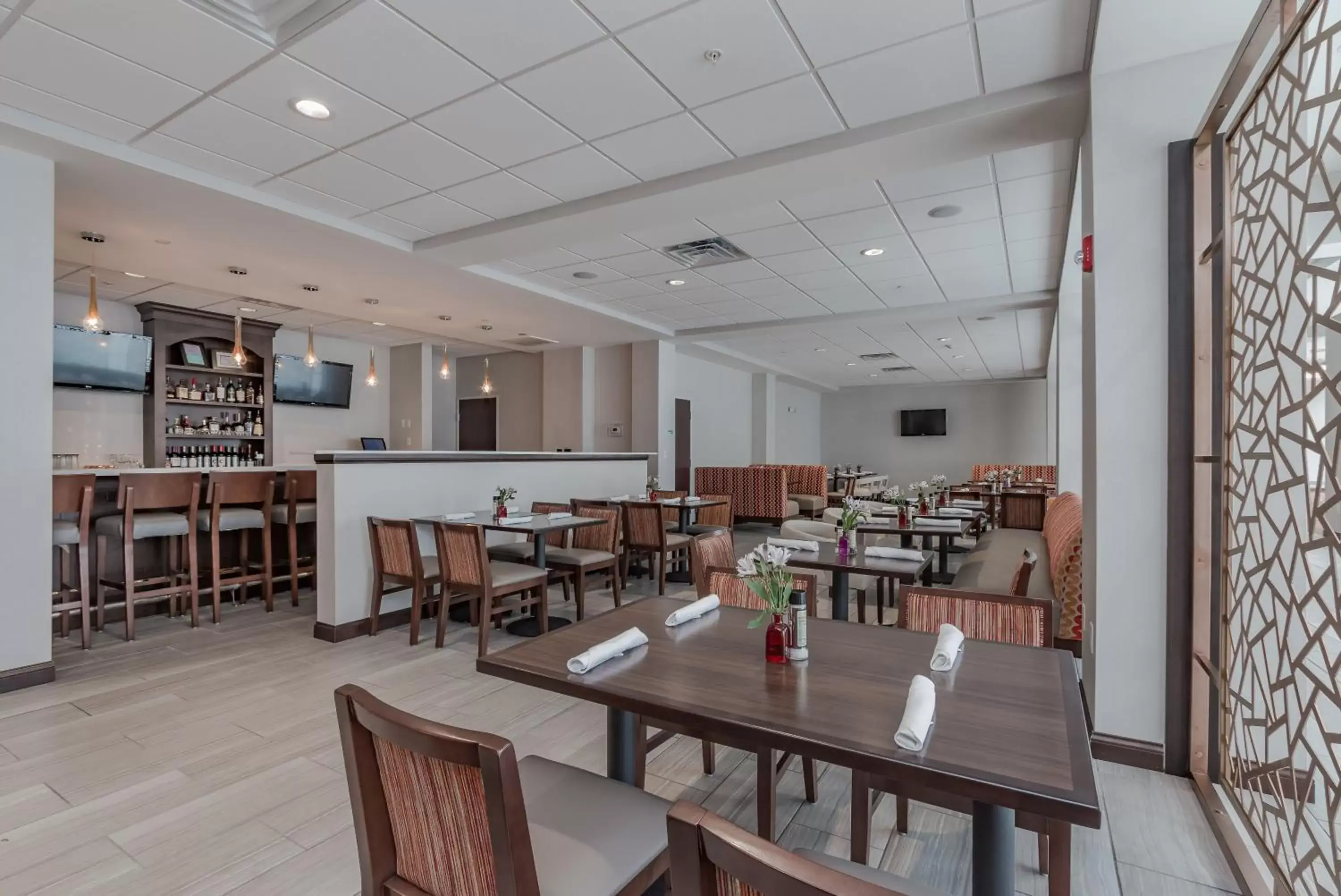 Restaurant/Places to Eat in Holiday Inn Mishawaka, an IHG Hotel