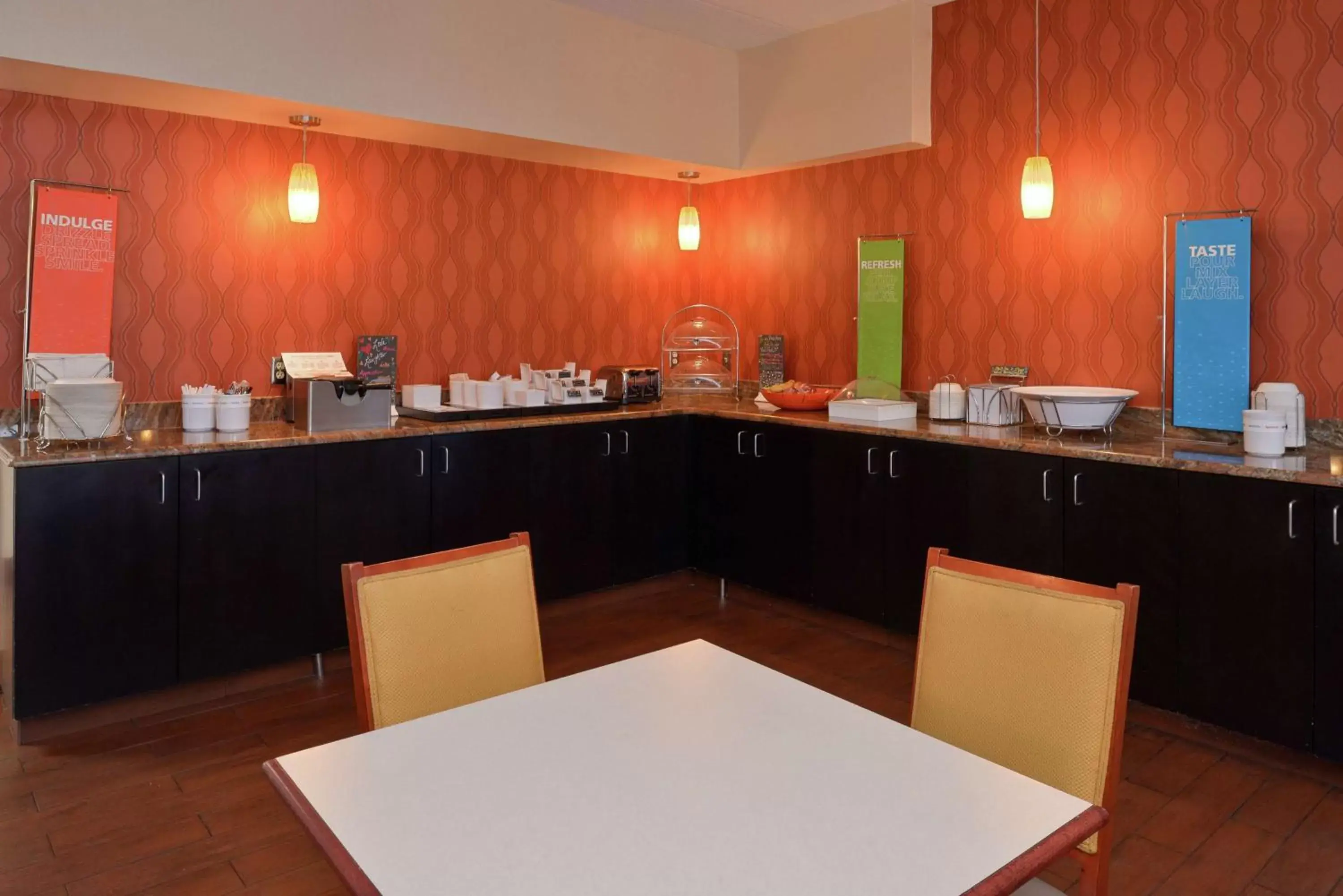 Dining area, Restaurant/Places to Eat in Hampton Inn Columbus-East