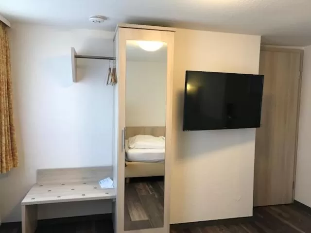 TV and multimedia, Bed in Landgasthof Hotel Rittmayer