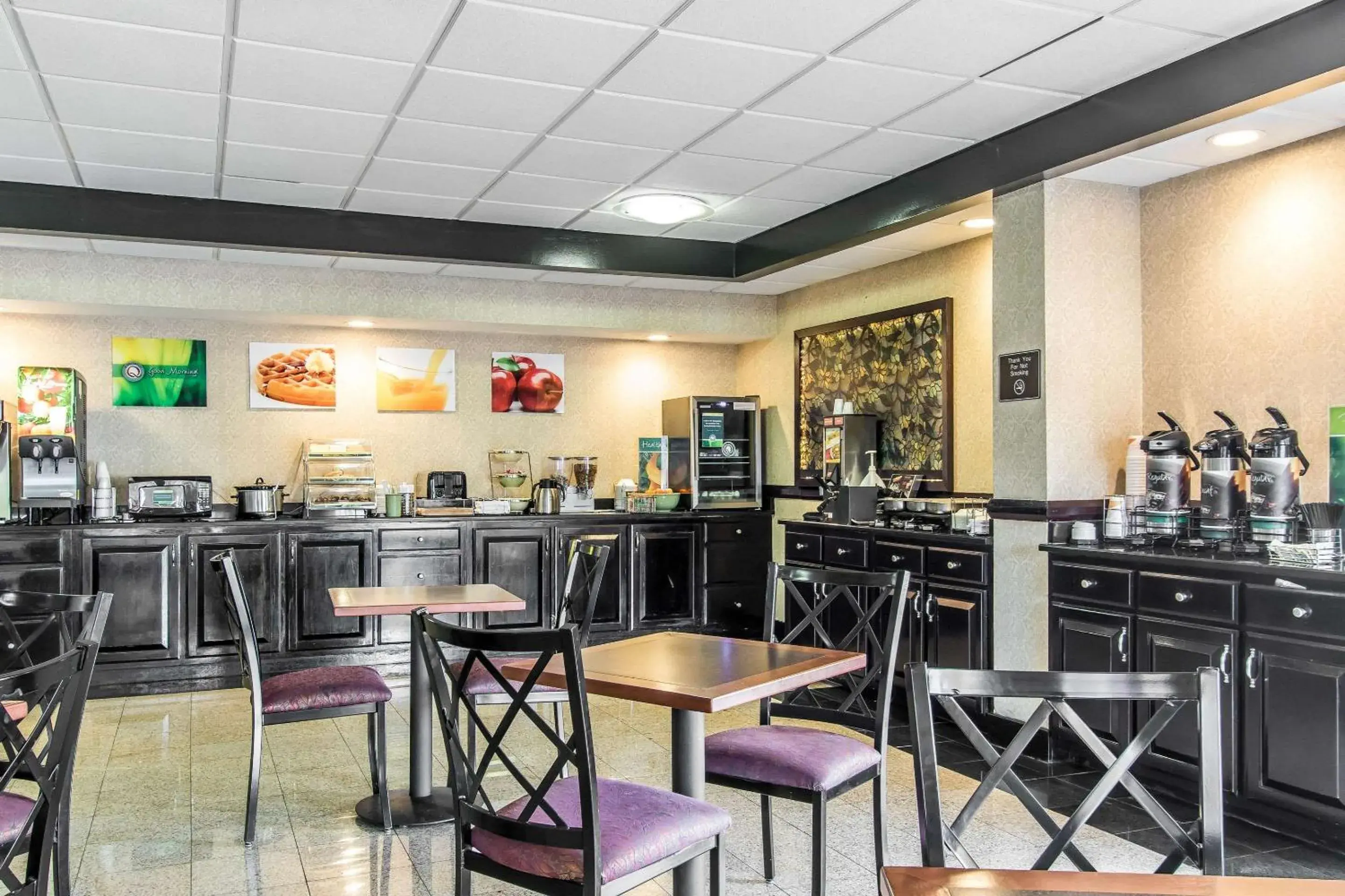 Restaurant/Places to Eat in Quality Inn & Suites Memphis East