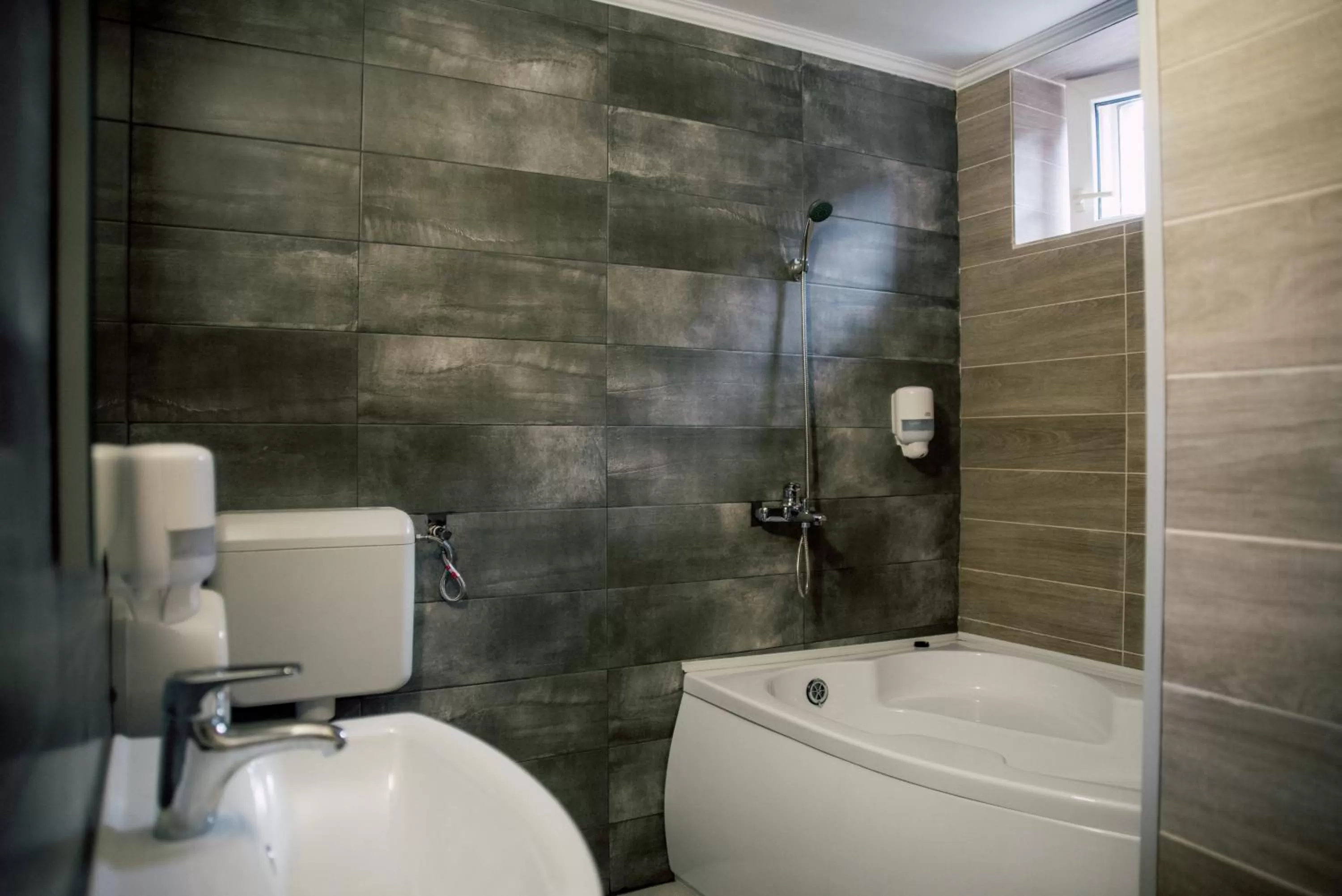 Shower in Carnival City Hotel Oradea