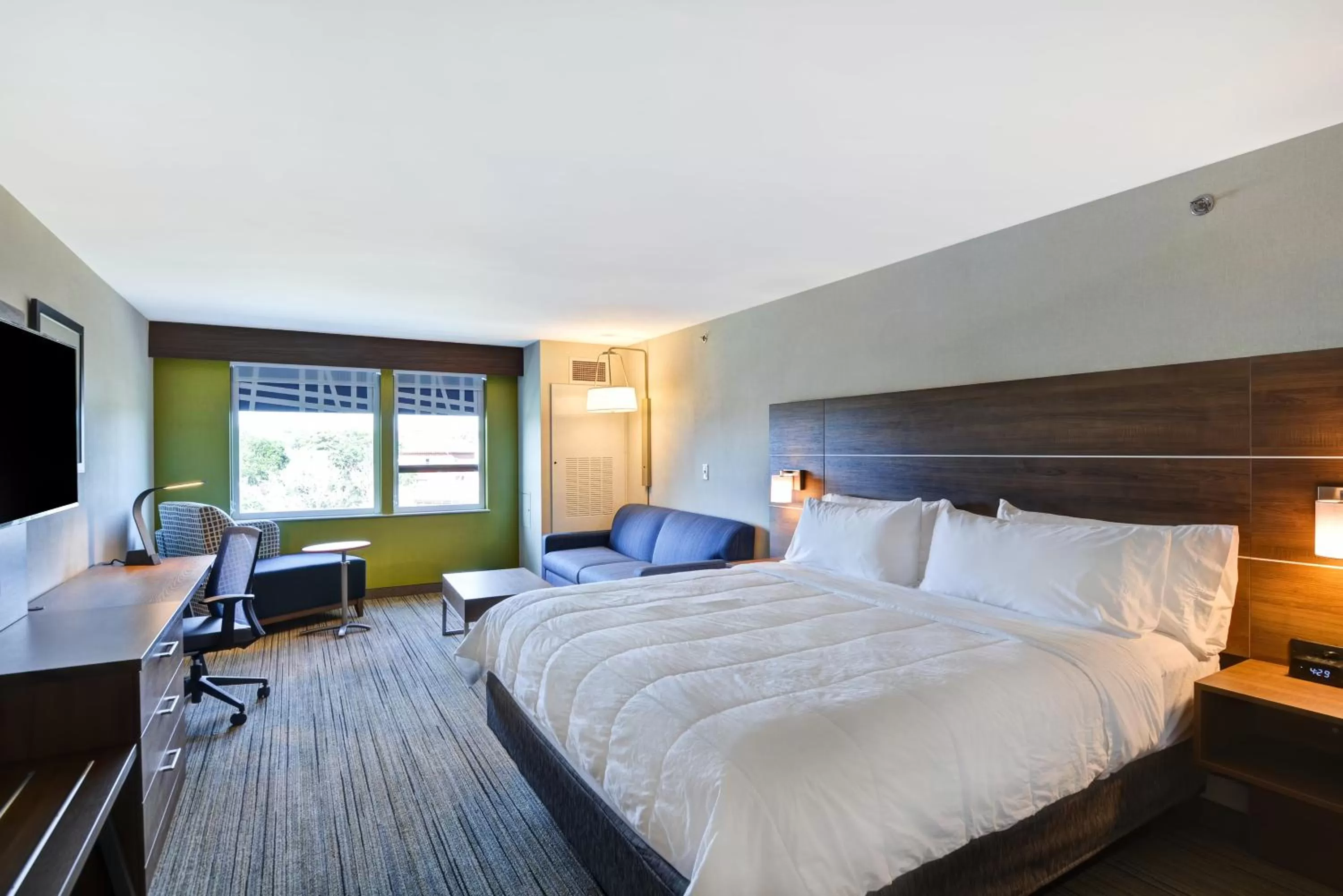Photo of the whole room, Bed in Holiday Inn Express Boston by IHG