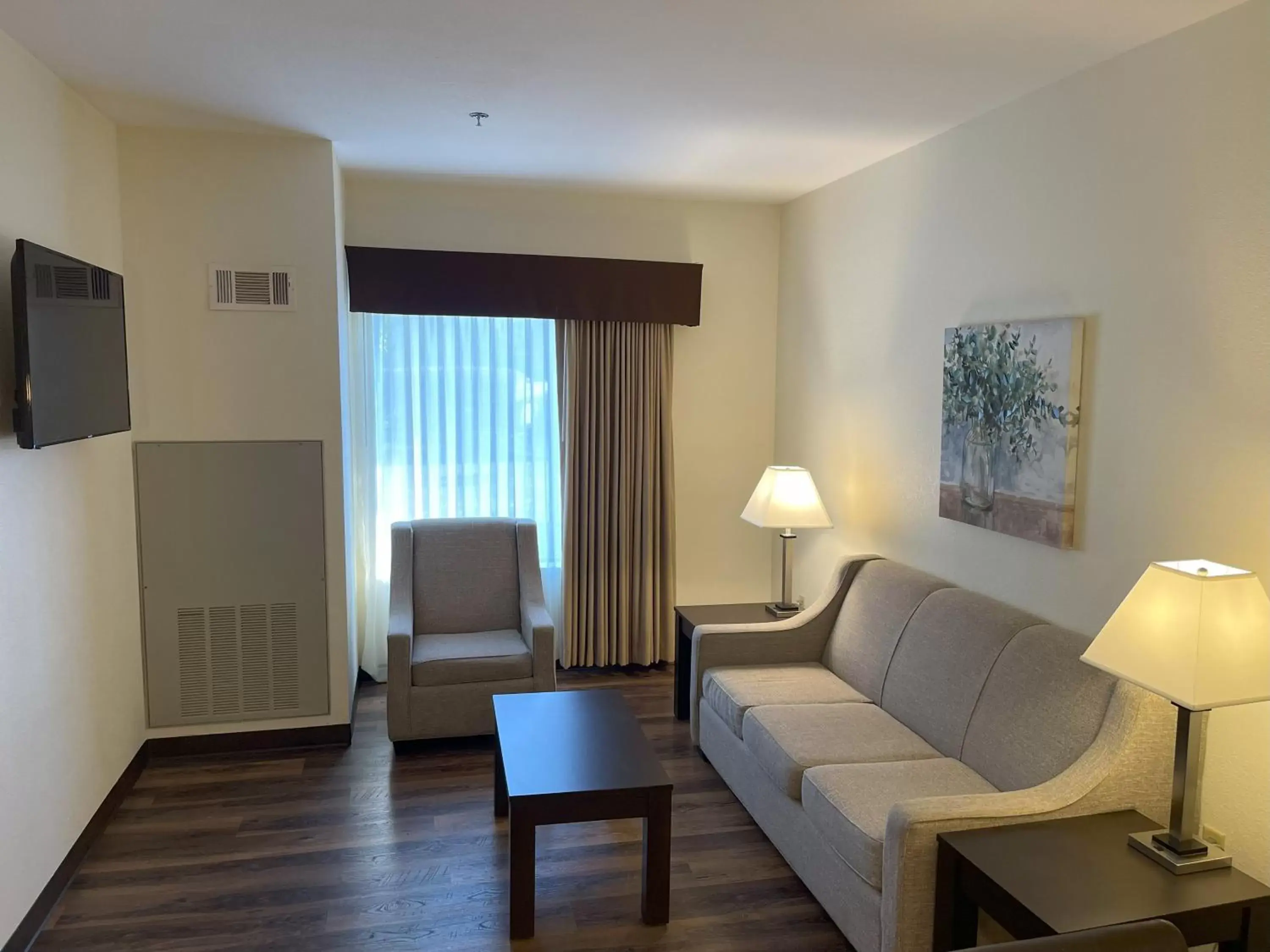 Living room, Seating Area in Best Western Plus Valdosta Hotel & Suites