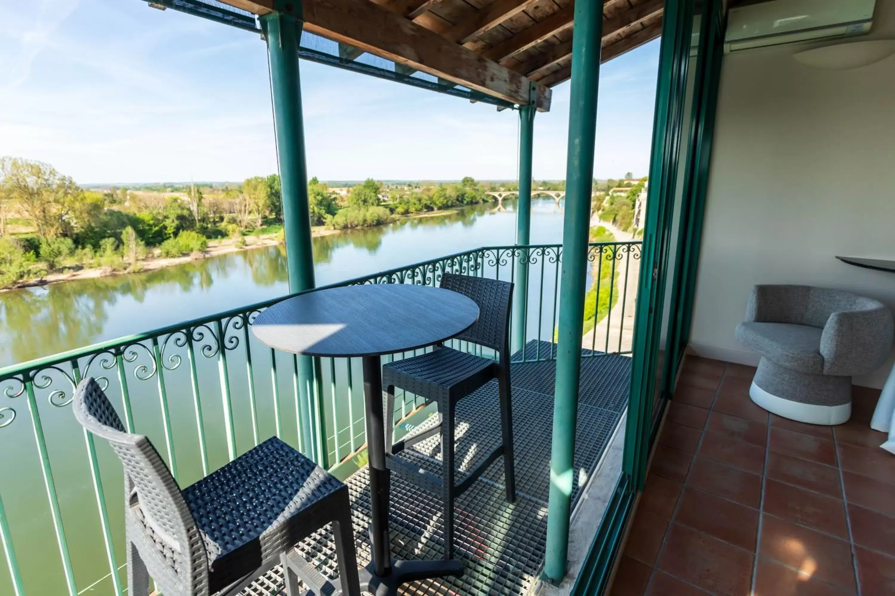 Natural landscape, Balcony/Terrace in HOTEL restaurant CÔTE GARONNE le BALCON DES DAMES - Tonneins Marmande Agen - chambres climatisées