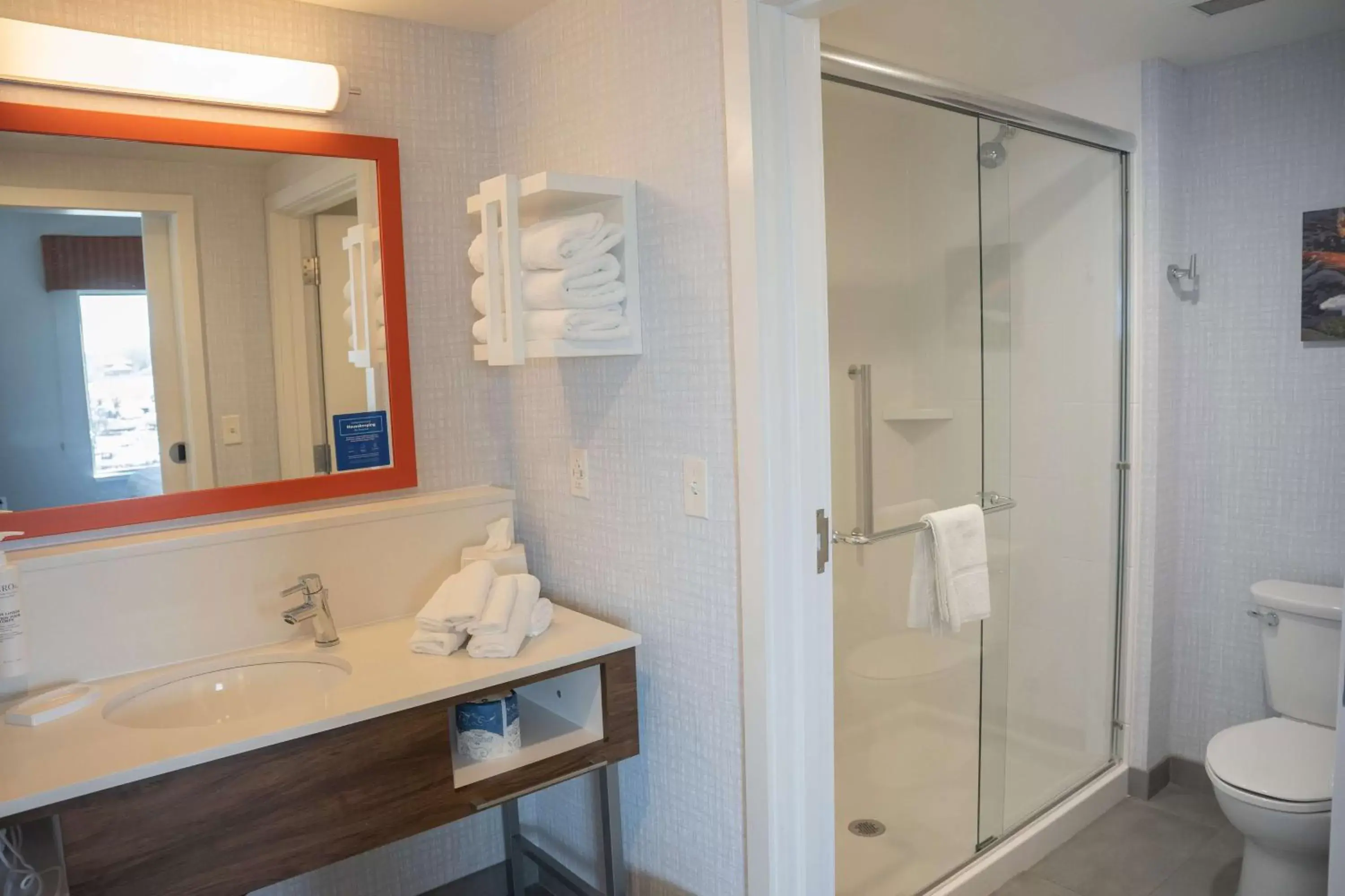 Bathroom in Hampton Inn & Suites Erie Bayfront