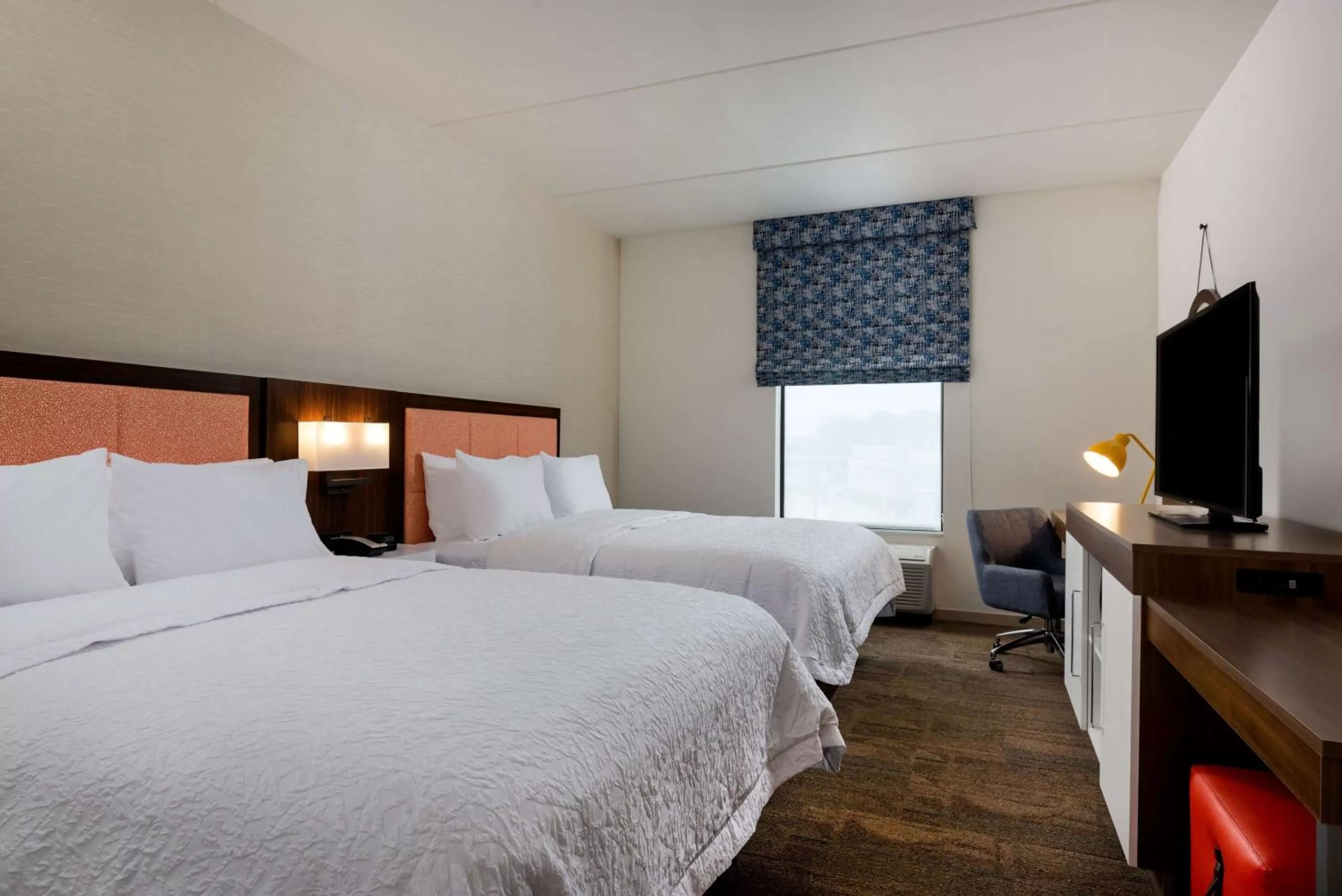 Bed in Hampton Inn Baltimore Bayview Campus