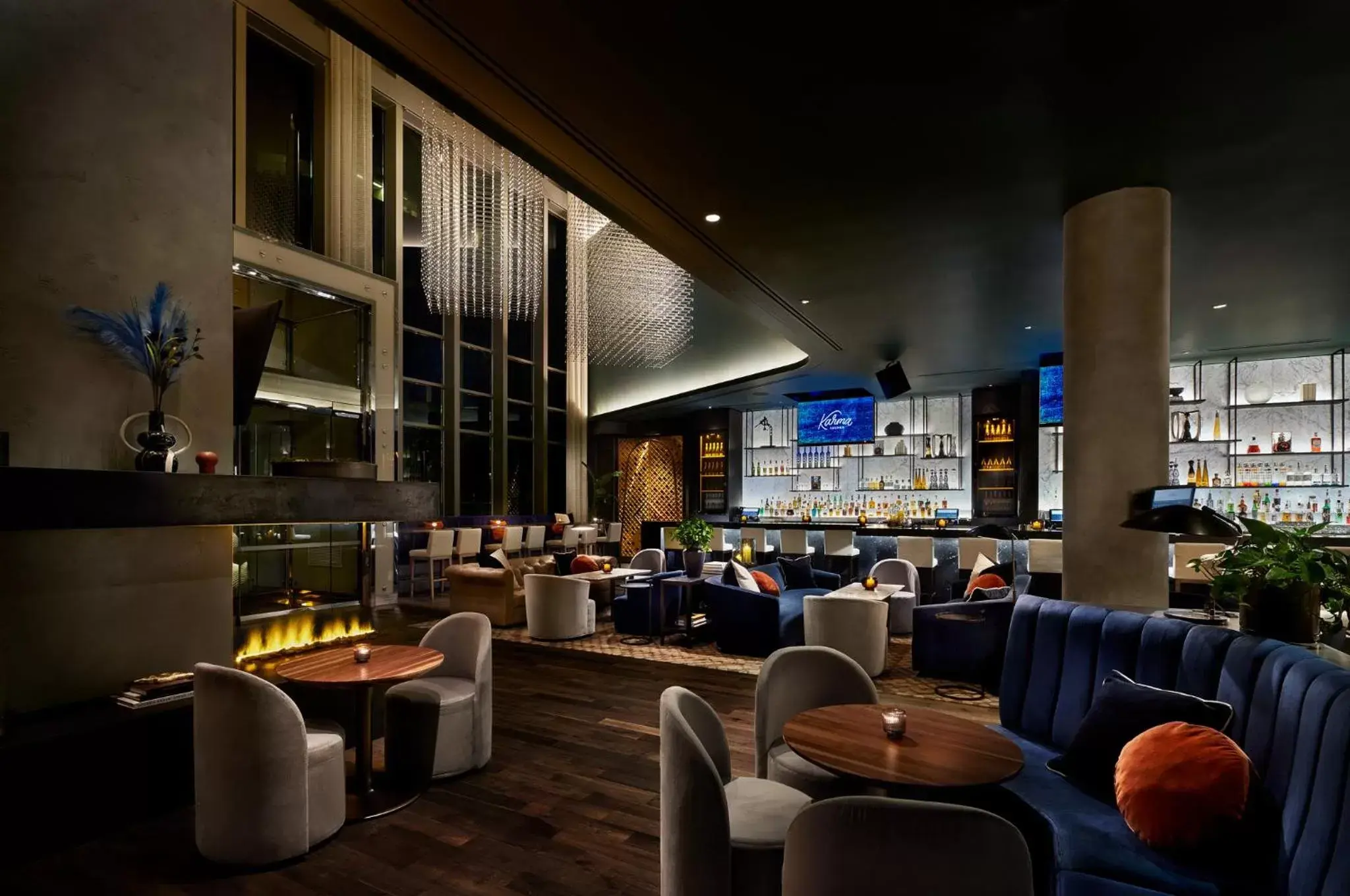 Lounge or bar in Paradox Hotel Vancouver