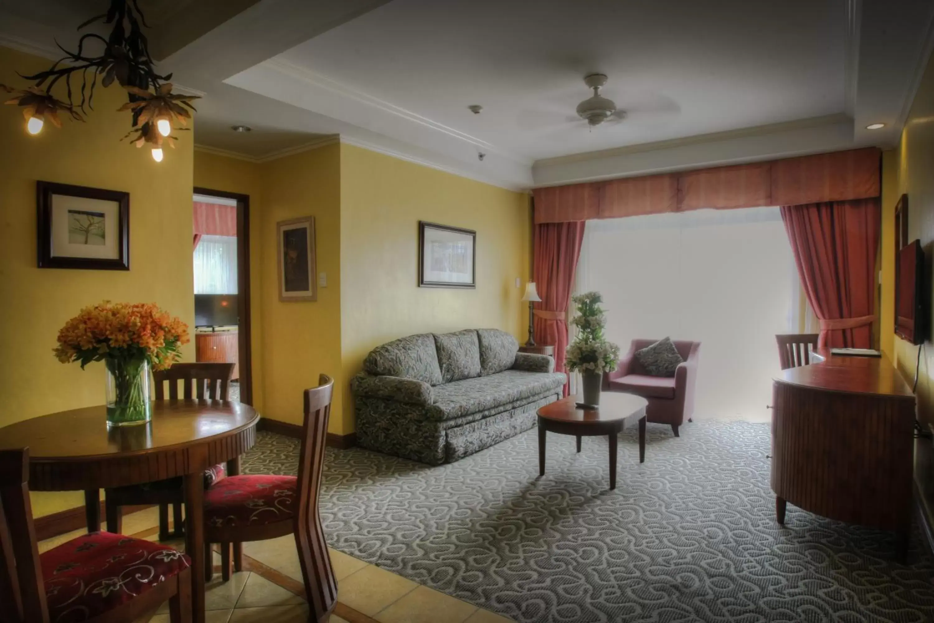 Executive Suite in Hotel Elizabeth - Baguio