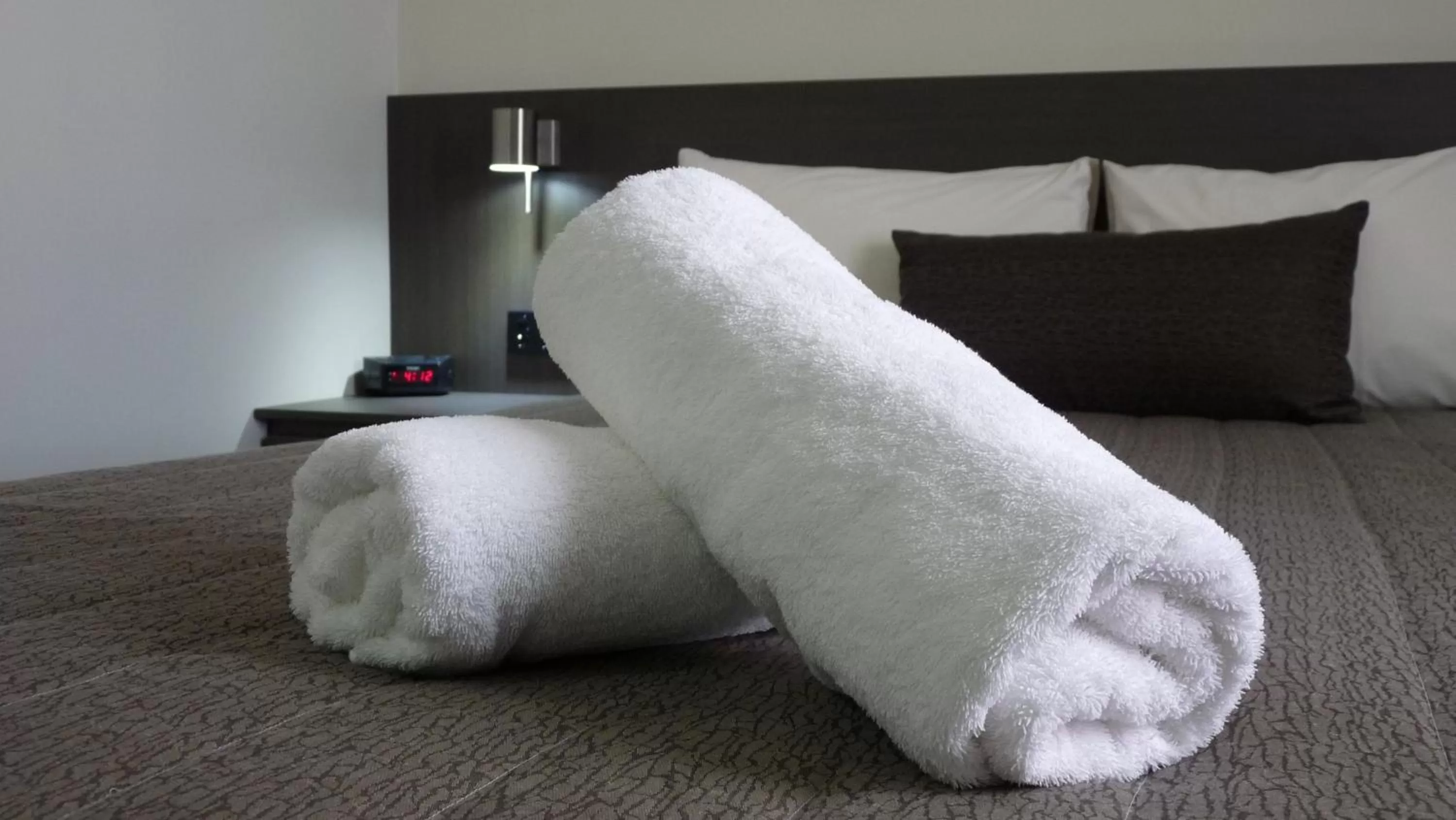 Bed in Loddon River Motel Kerang