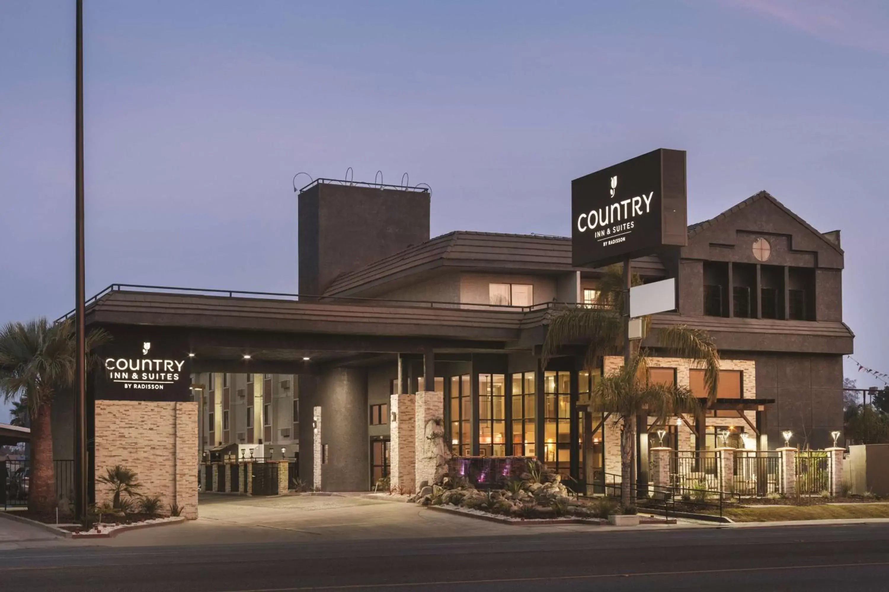 Property building in Country Inn & Suites by Radisson, Bakersfield, CA