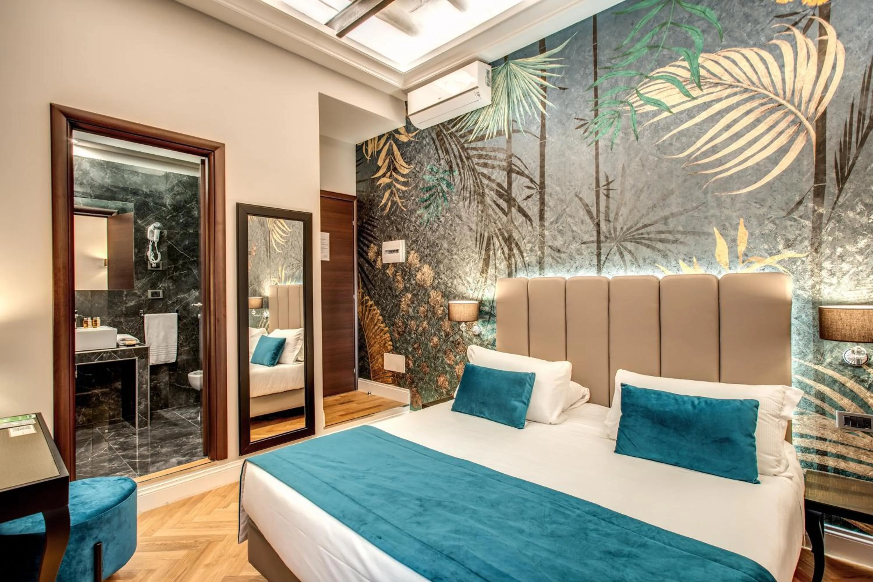 Photo of the whole room, Bed in Relais De La Poste