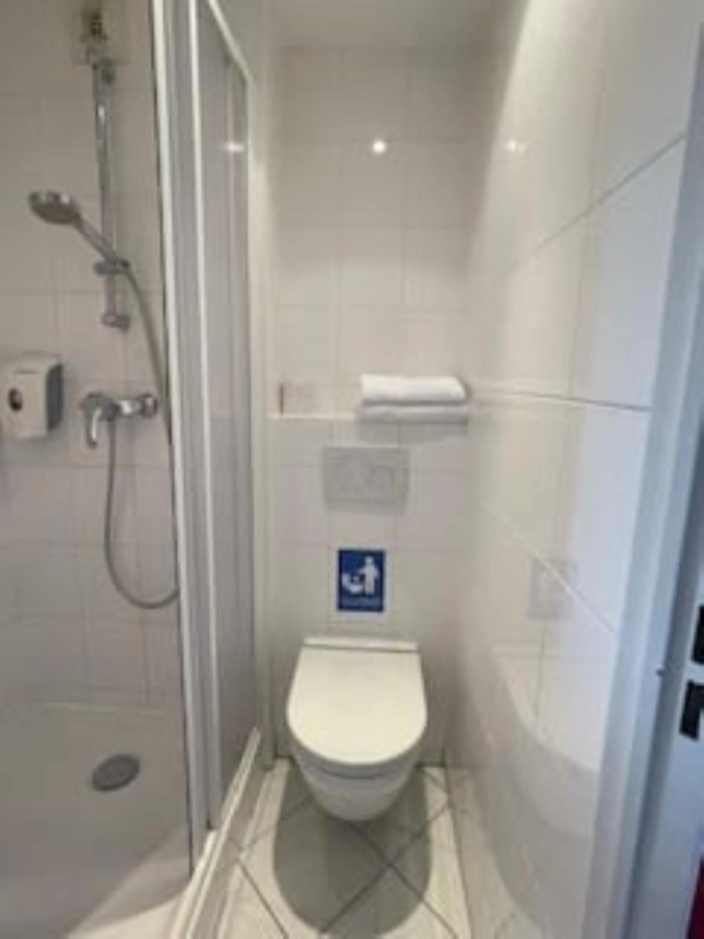 Bathroom in Premiere Classe Rungis - Orly