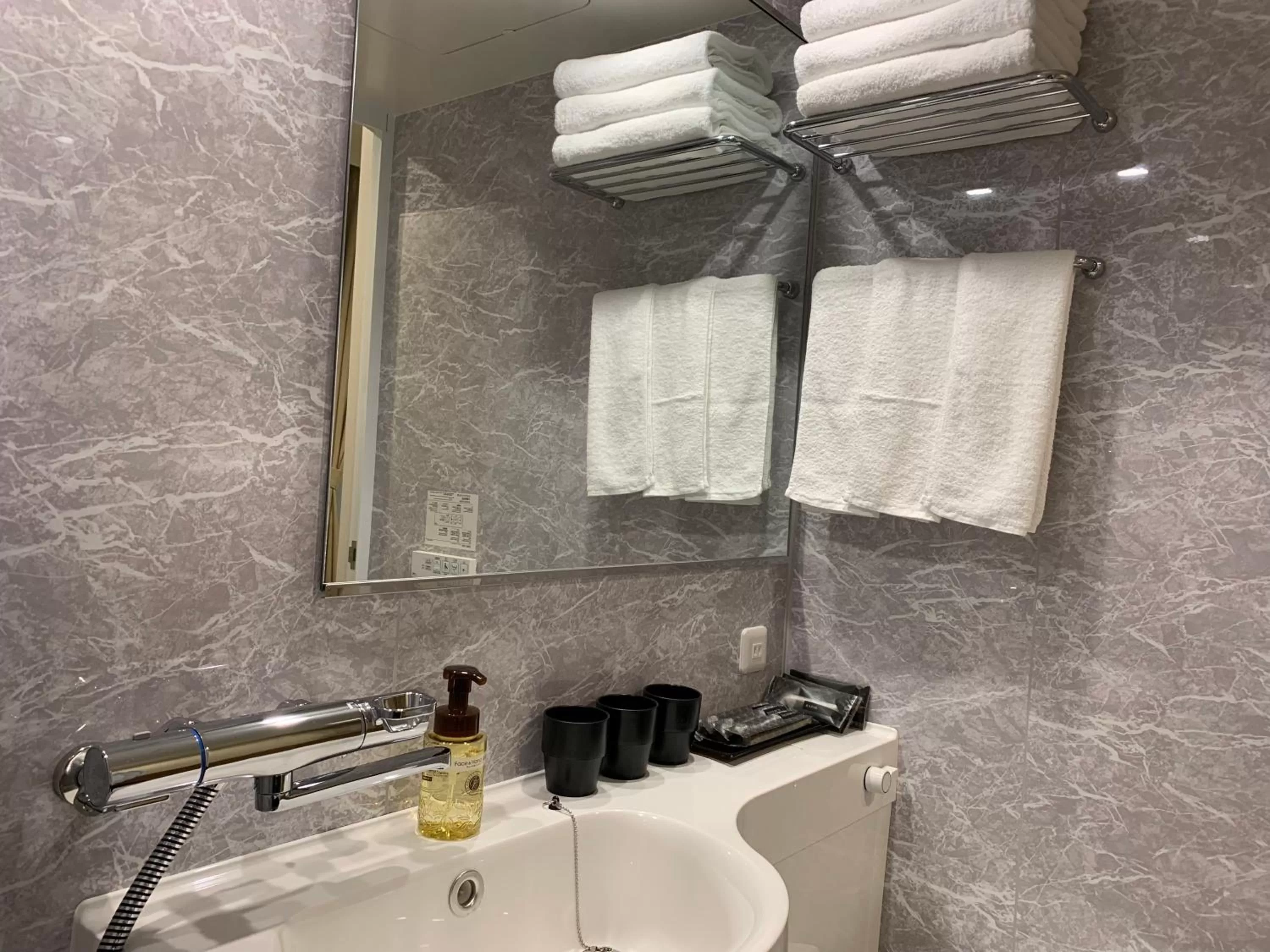 Shower in Waka Kyoto Kawaramachi Hotel