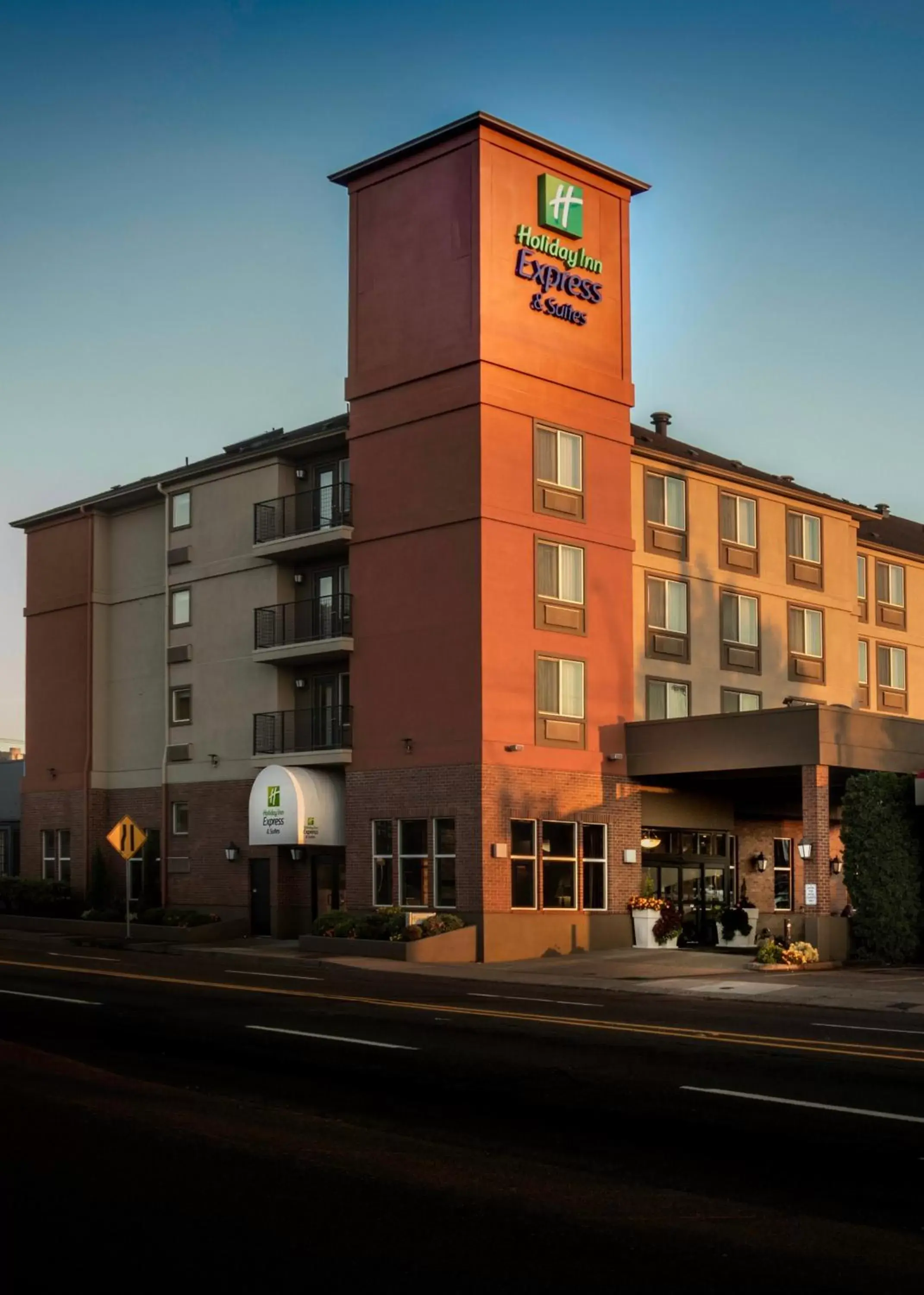 Property Building in Holiday Inn Express Hotel & Suites Portland-Northwest Downtown, an IHG Hotel