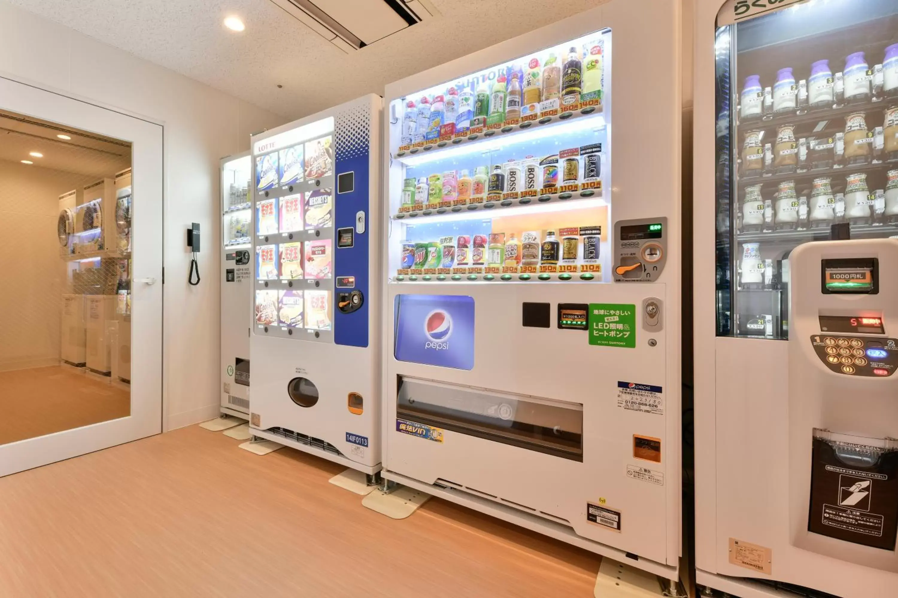 Food and drinks in REF Kumamoto by VESSEL HOTELS Food and drinks in REF Kumamoto by VESSEL HOTELS