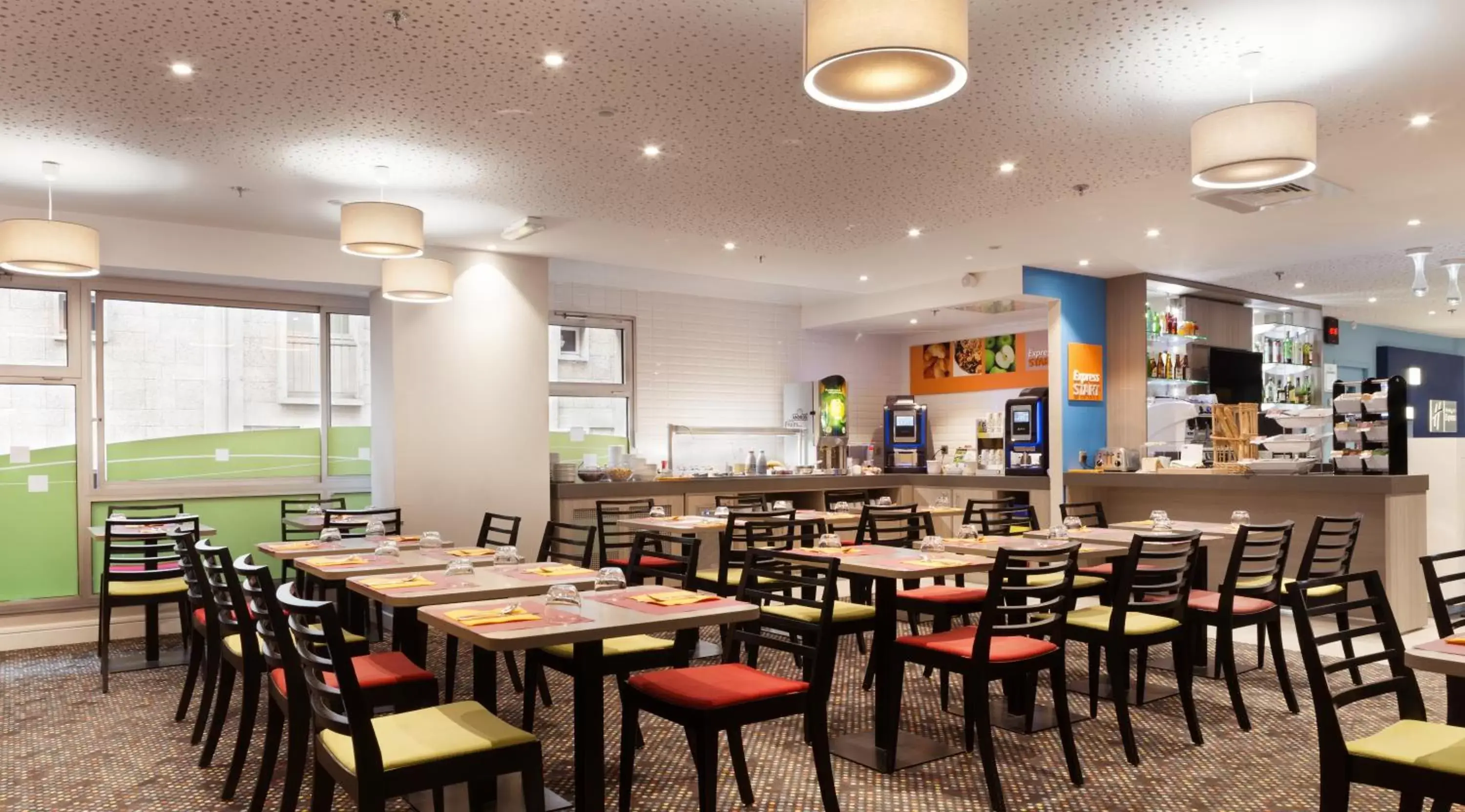 Breakfast, Restaurant/Places to Eat in Holiday Inn Express Amiens, an IHG Hotel