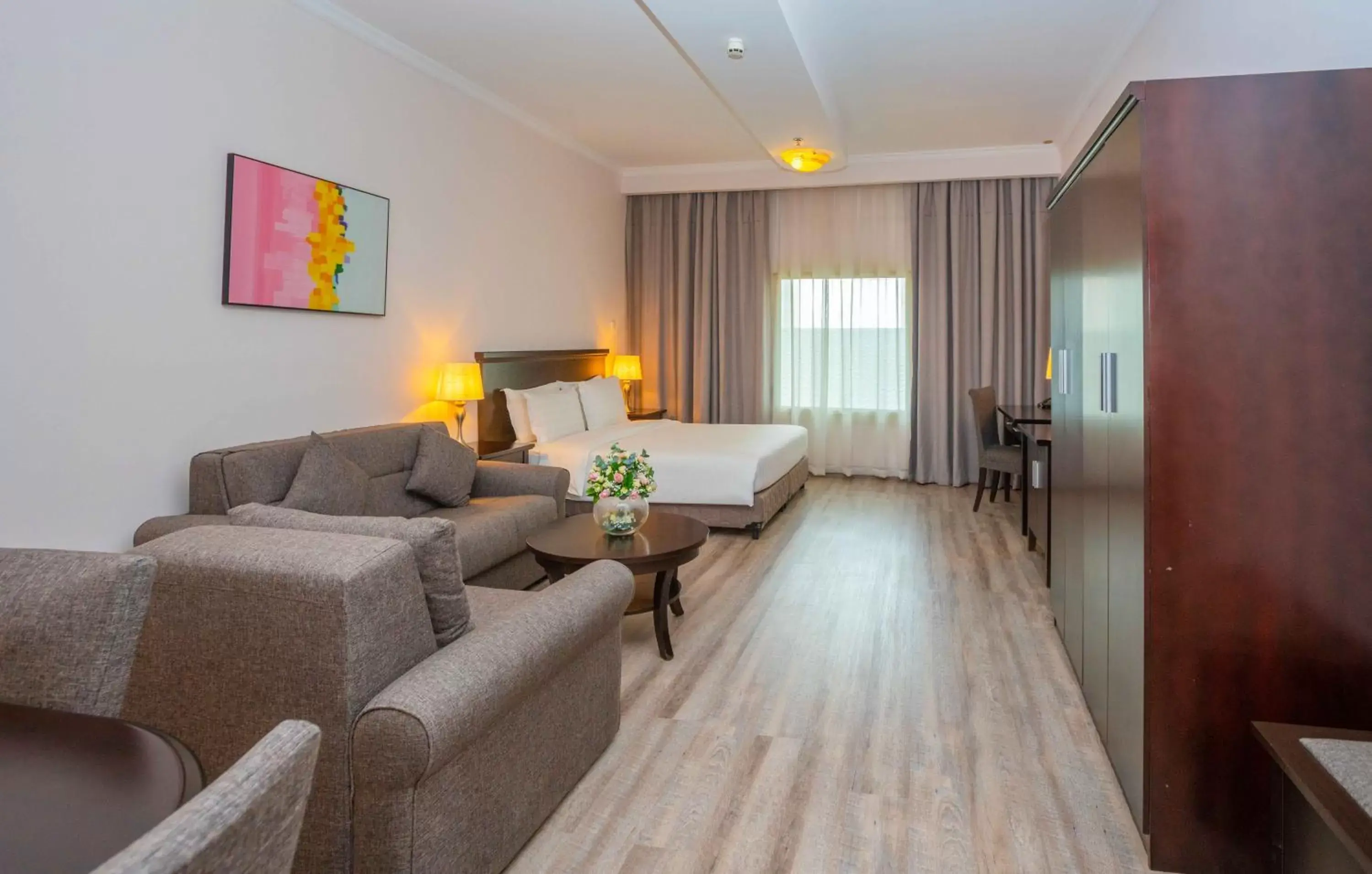 Bedroom, Seating Area in Ezdan Hotels Doha
