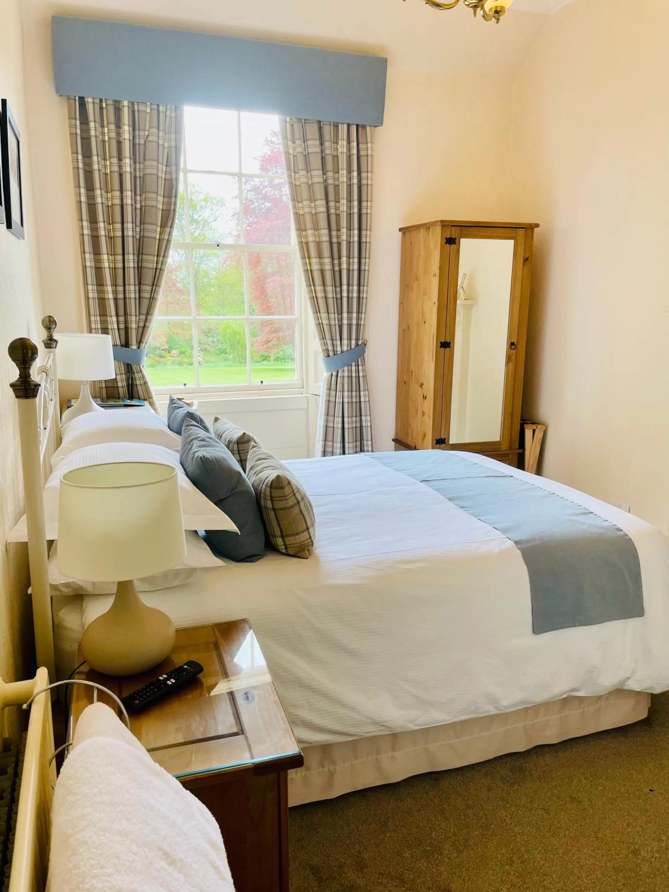 Bedroom, Bed in West Plean House