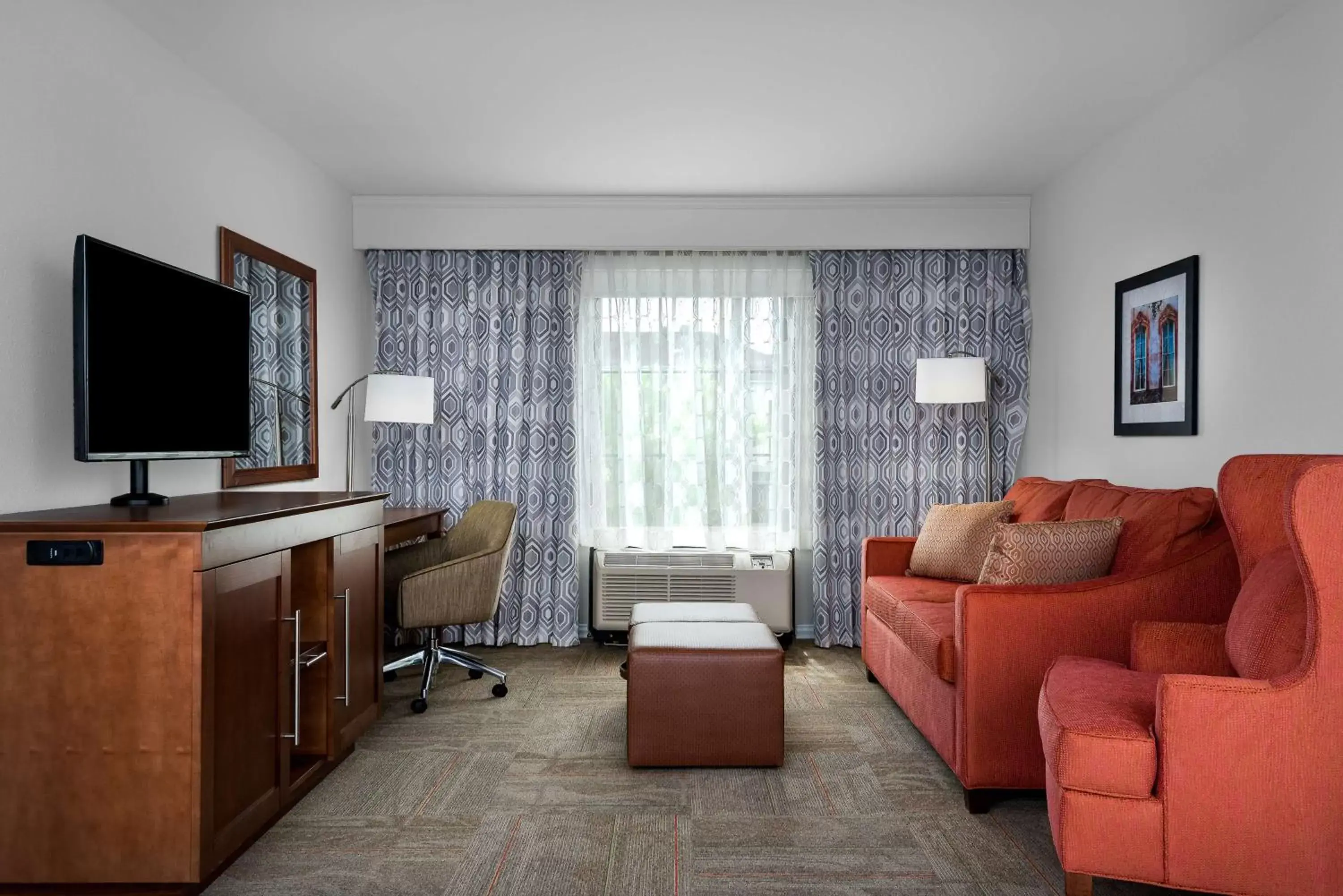 Bed, Seating Area in Hampton Inn & Suites Florence Center