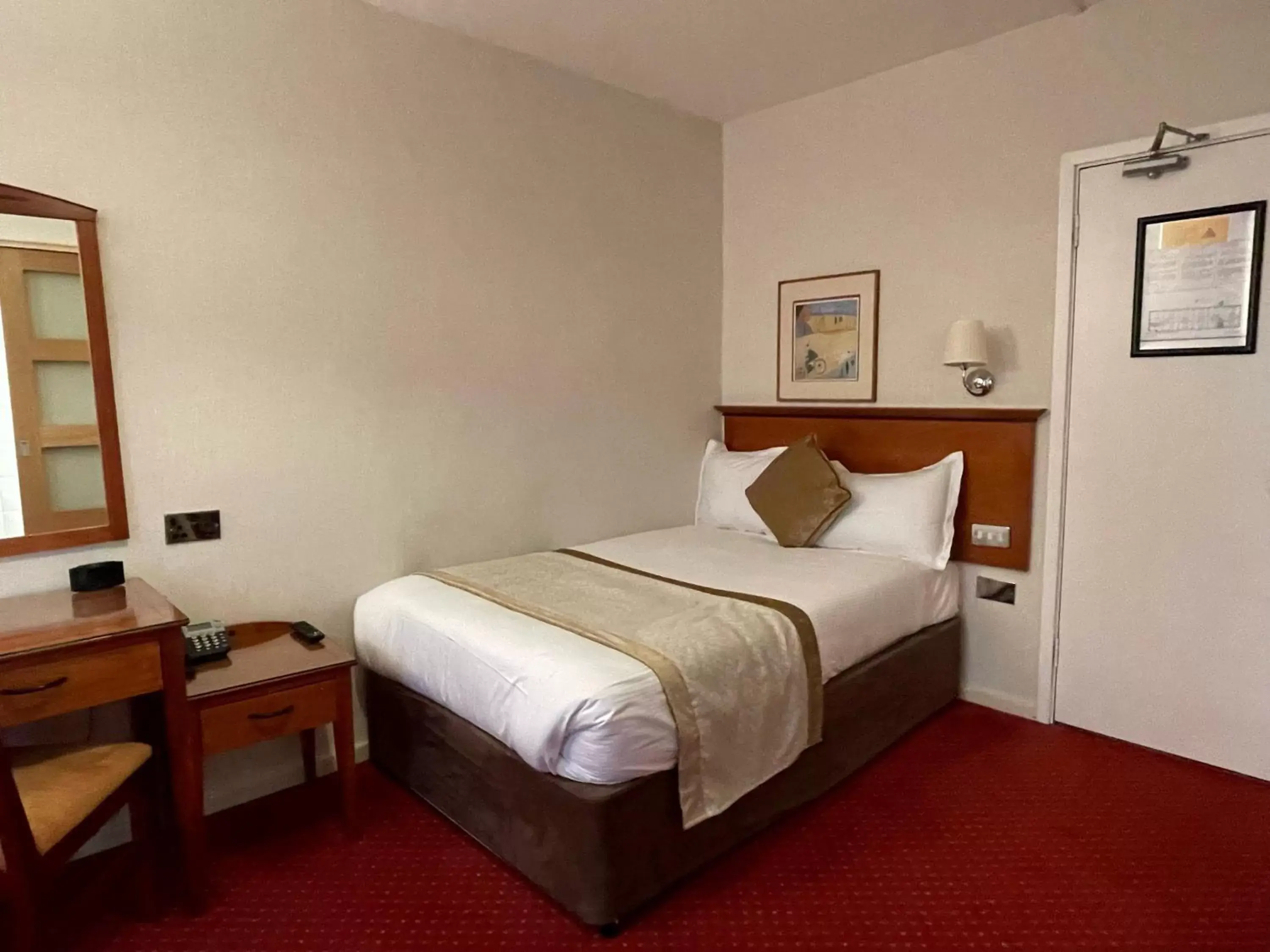 Bedroom, Bed in Best Western Homestead Court Hotel
