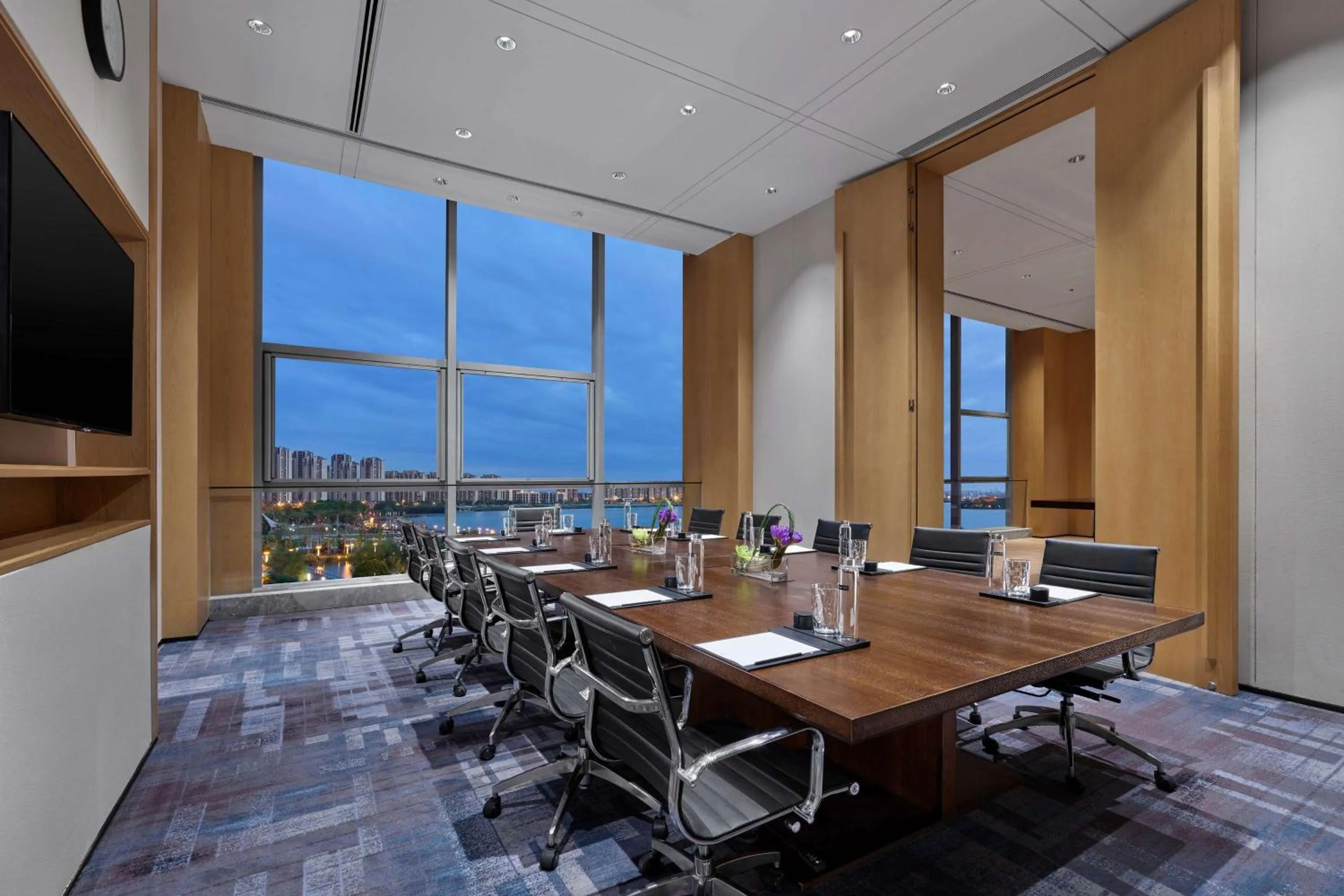 Meeting/conference room in Hilton Suzhou Yinshan Lake
