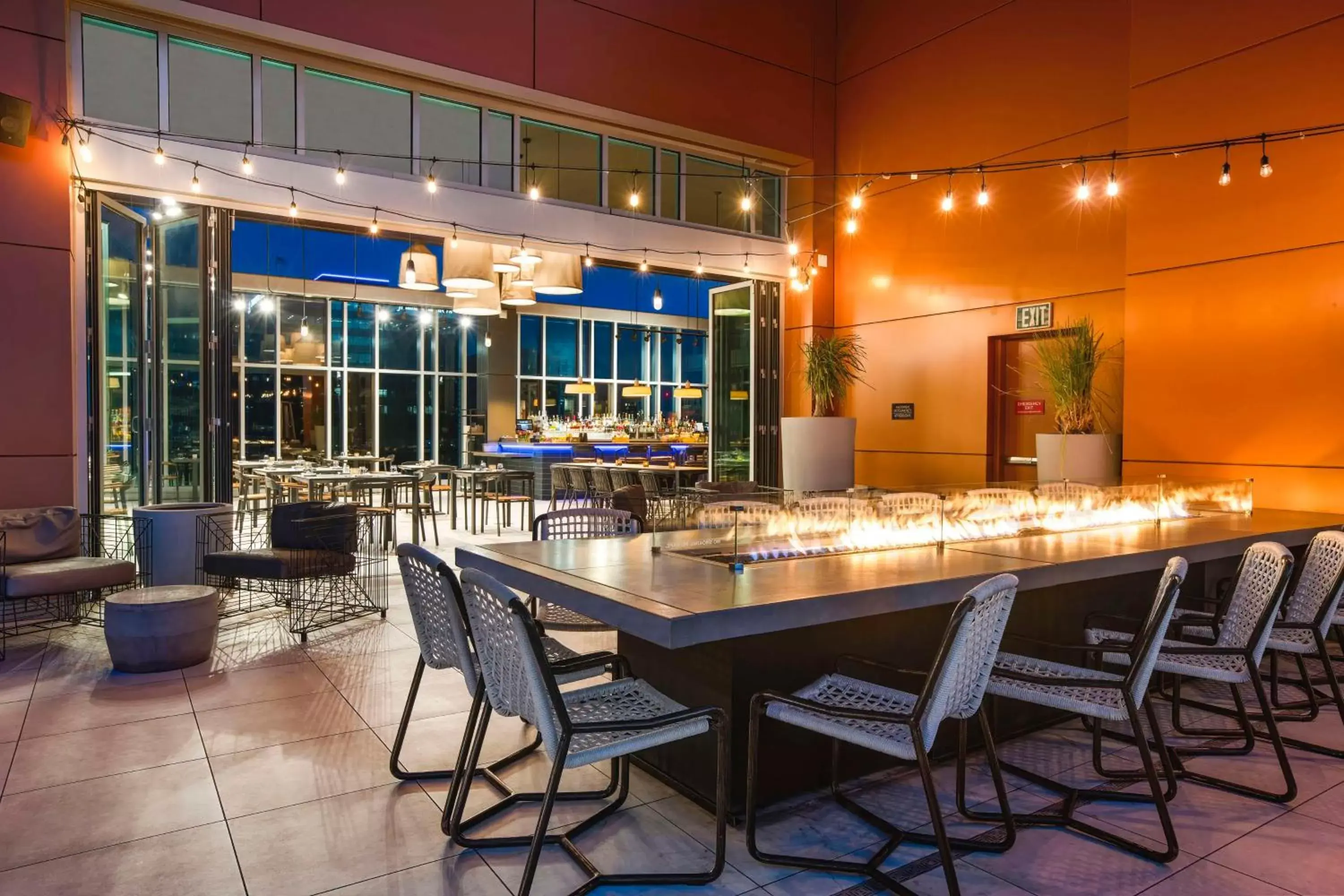 Lounge or bar, Restaurant/Places to Eat in Carte Hotel San Diego Downtown, Curio Collection By Hilton