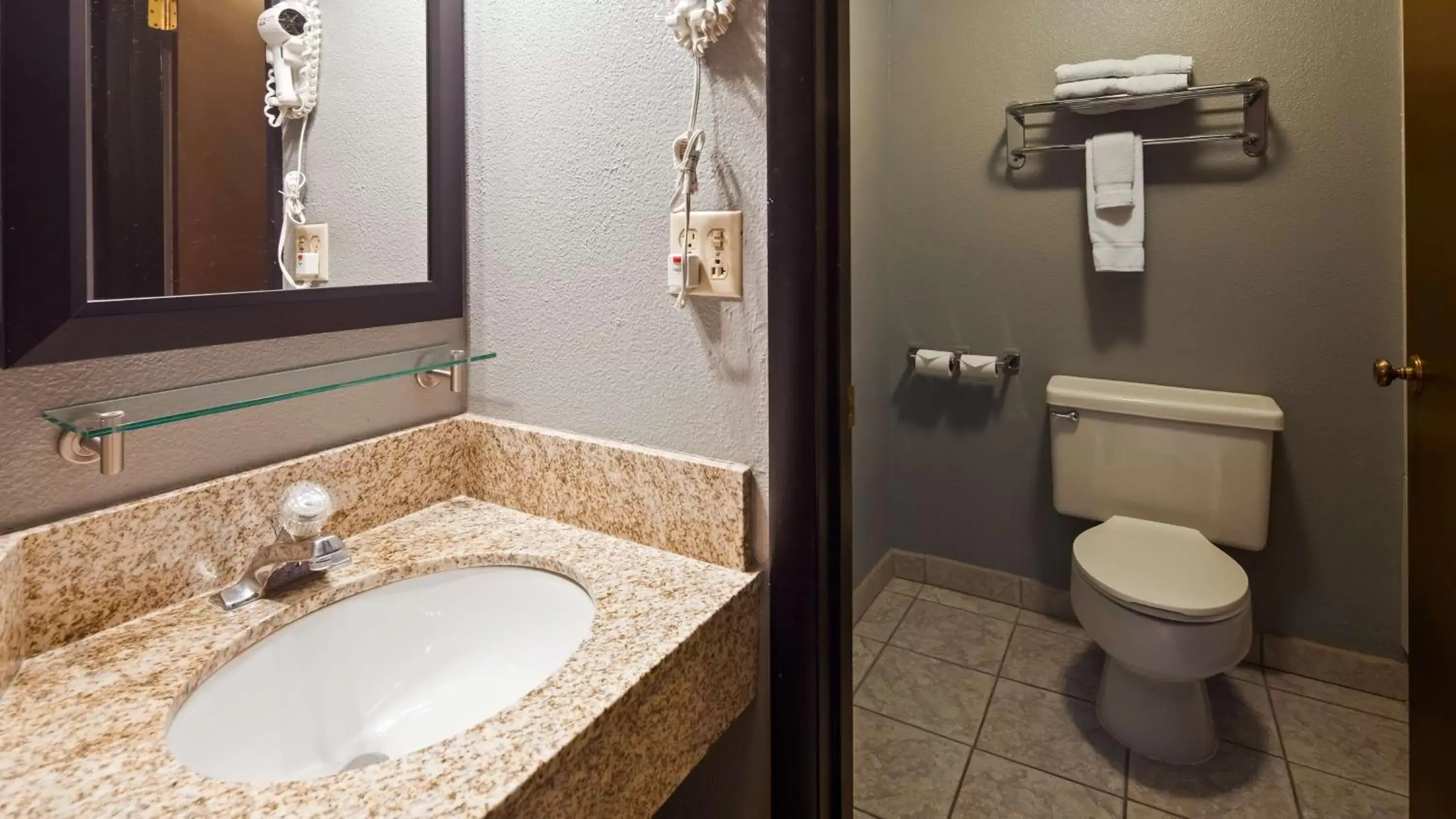 Bathroom in Best Western Pocatello Inn