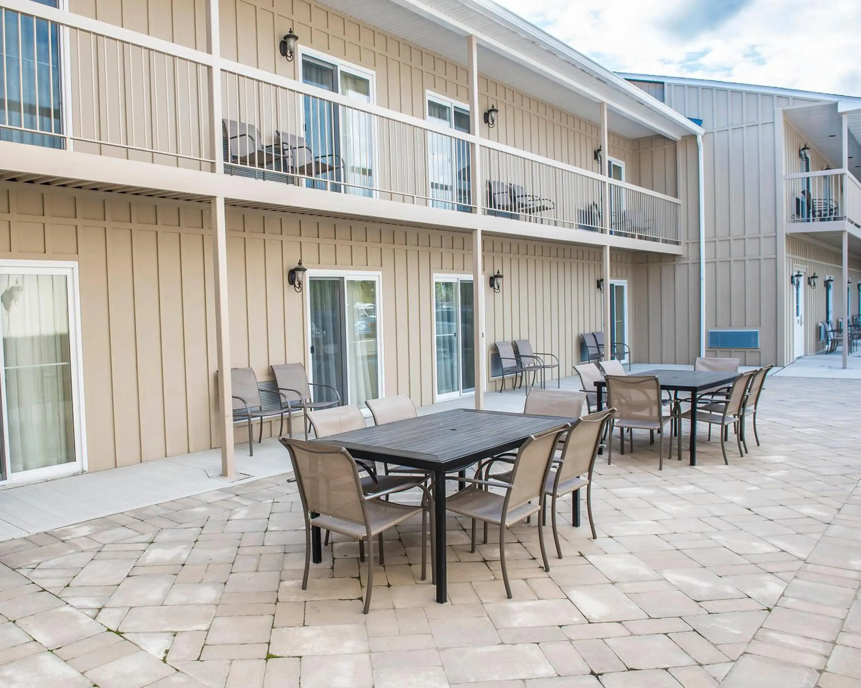 Patio in Comfort Inn & Suites Thousand Islands Harbour District