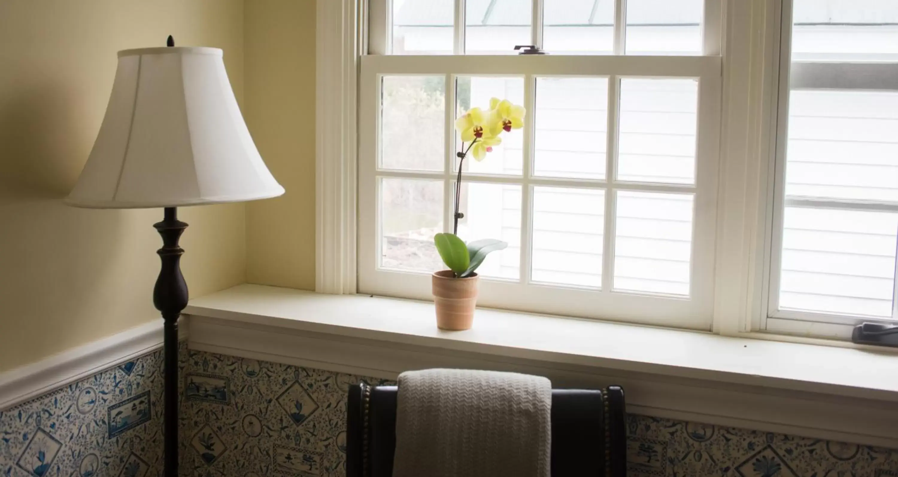 Decorative detail in Four Columns Inn