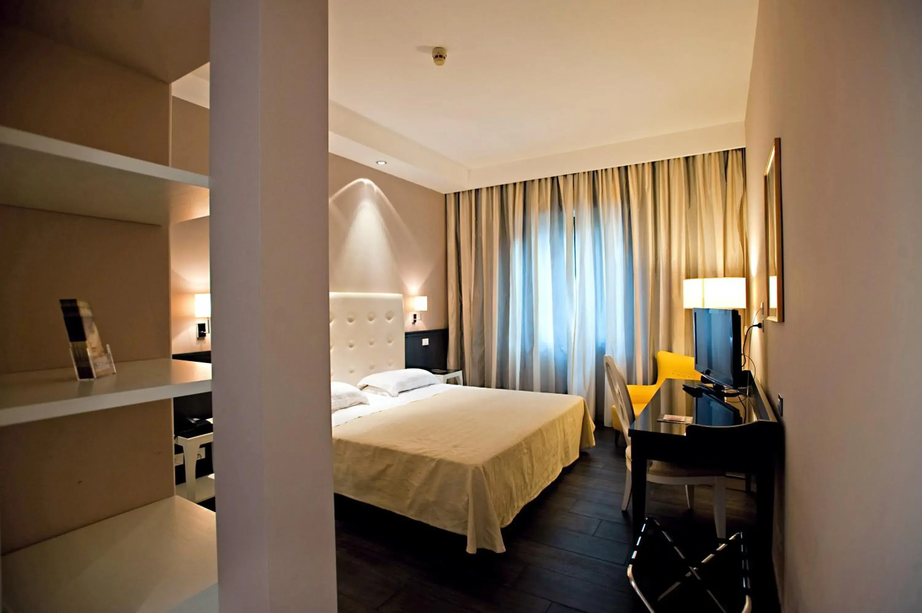 Photo of the whole room, Bed in Hotel Mediterraneo